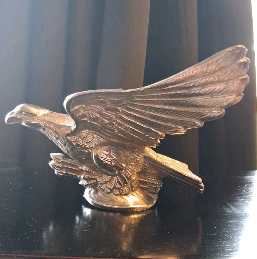 VINTAGE CAST PLATED EAGLE W/ ARROWS CAR AUTO HOOD ORNAMENT