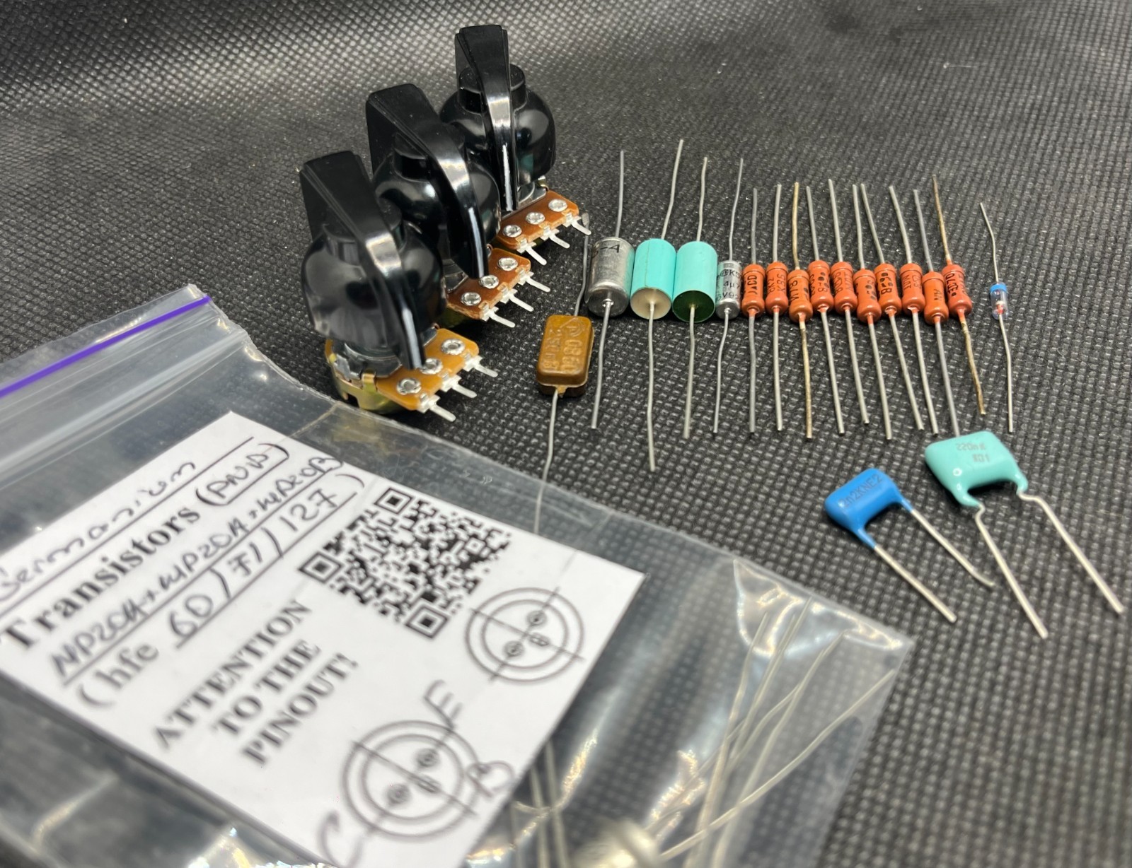 KIT Sola Sound Tone Bender MKIV (Josh Klinghoffer) Germ Match GT402/MP20A/MP20B