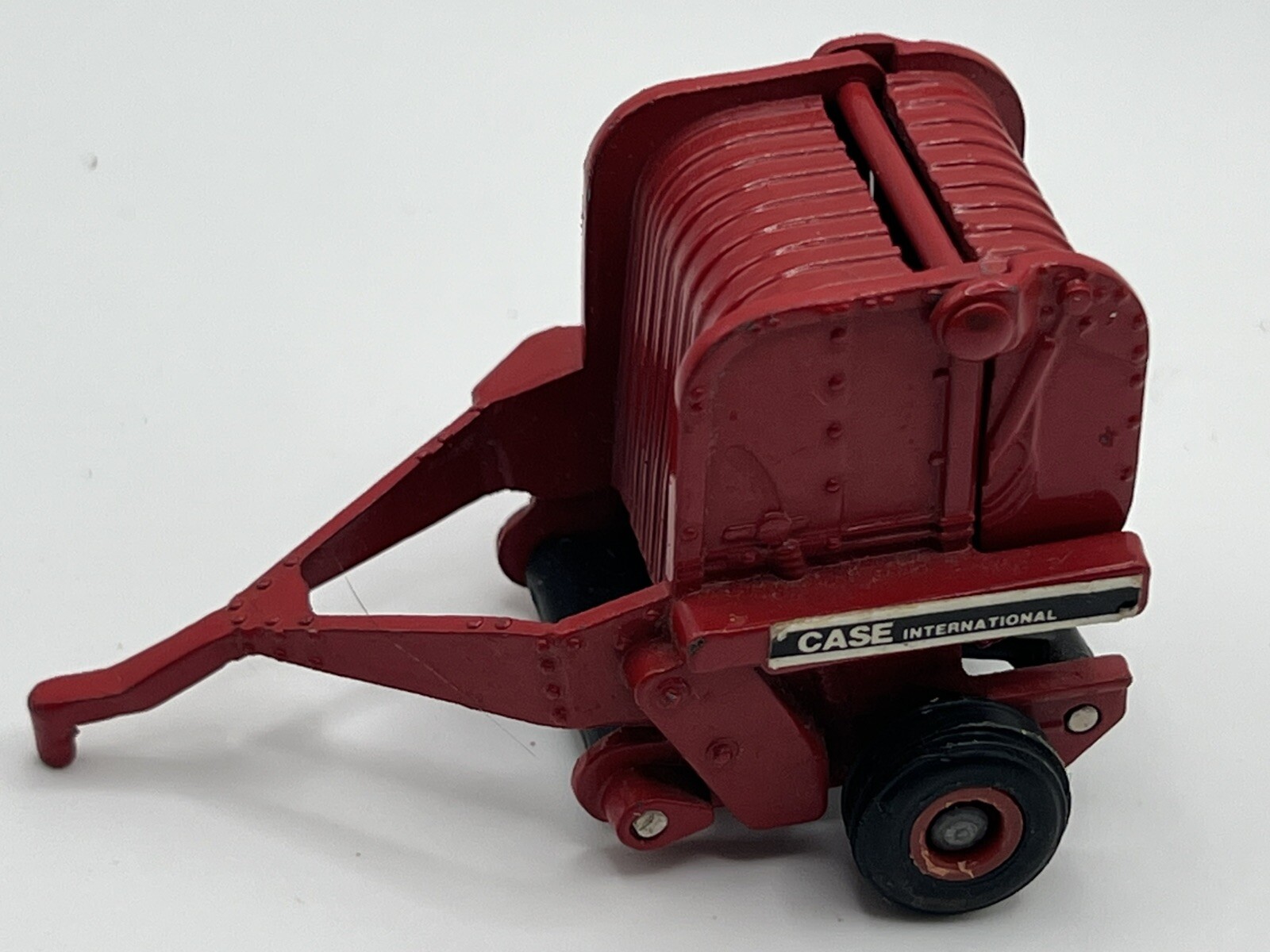 ERTL Case IH International Round Hay Baler, Red, 1/64
