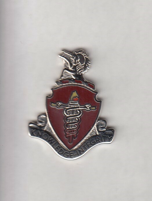 US ARMY MEDICAL DET VETERINARY SERVICES CMD crest DUI badge c/b clutchback D-22