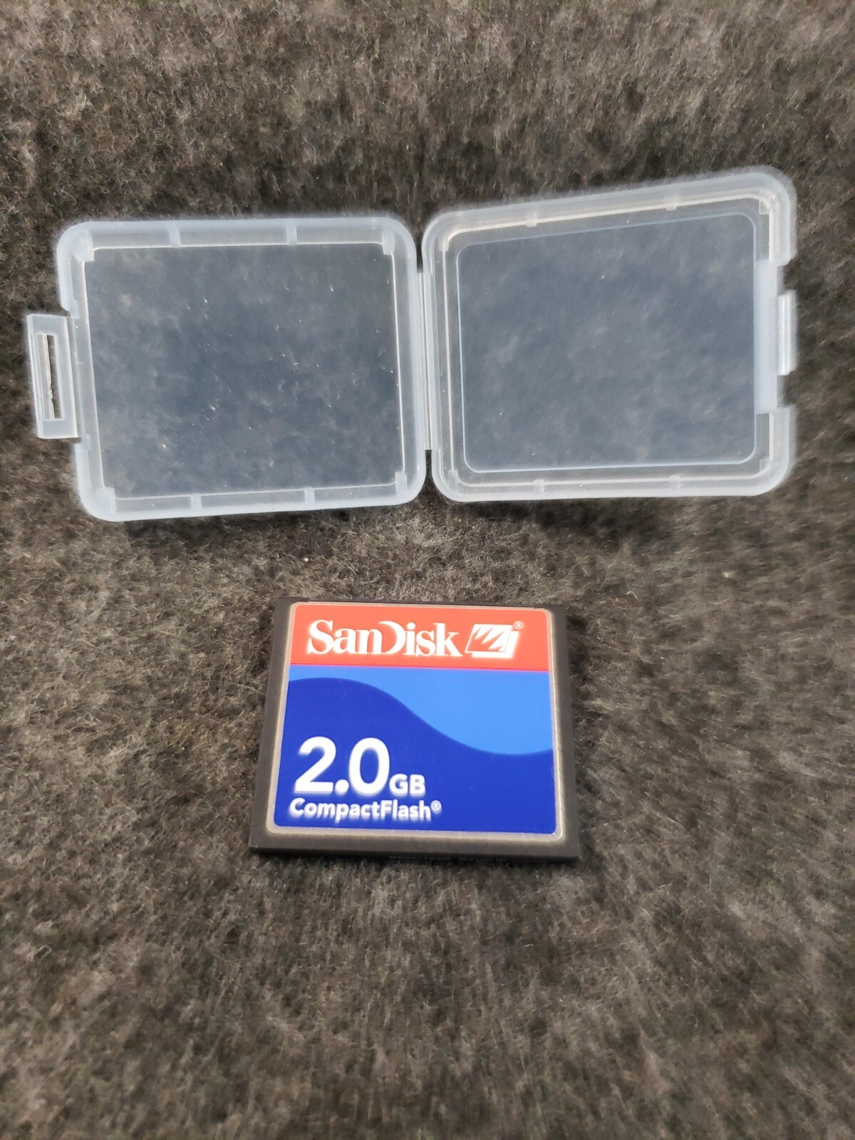 2GB SanDisk CompactFlash Memory Card 2G CF Card SDCFB-2048Genuine w/case ..(SB3)