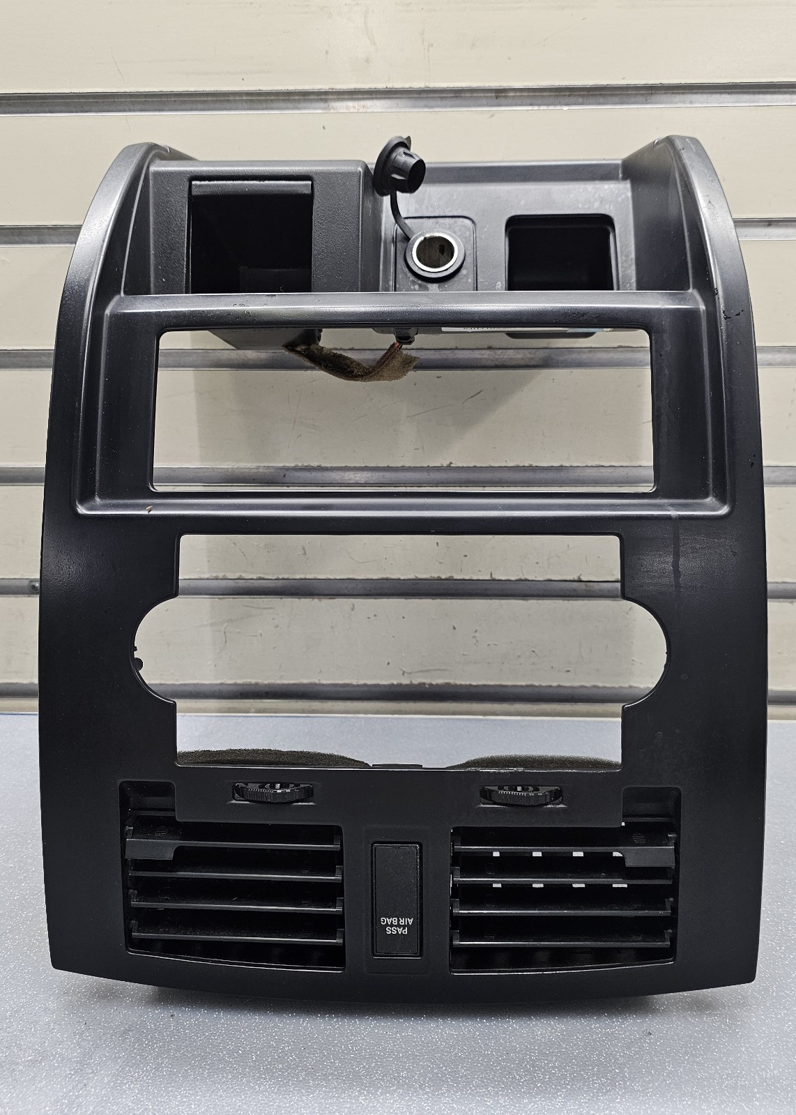 🔥05-07 Dodge DAKOTA Center Dash RADIO BEZEL Heater A/C Vents Trim BLACK B12