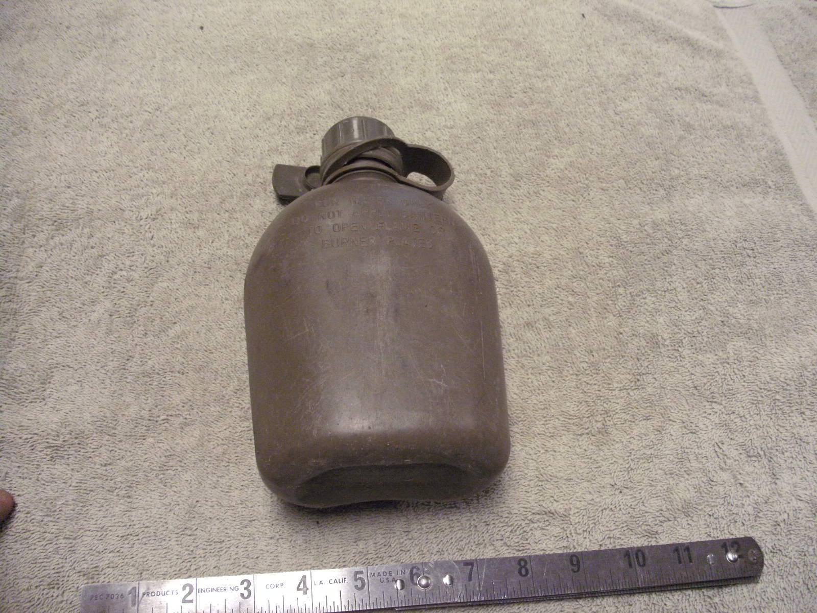 US Military Older Style Nylon Canteen Pouch with Od Plastic canteen dated 1990