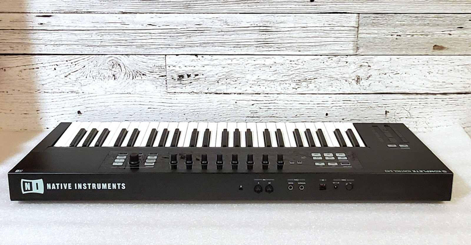 Native Instruments Komplete Kontrol s49 Controller Keyboard