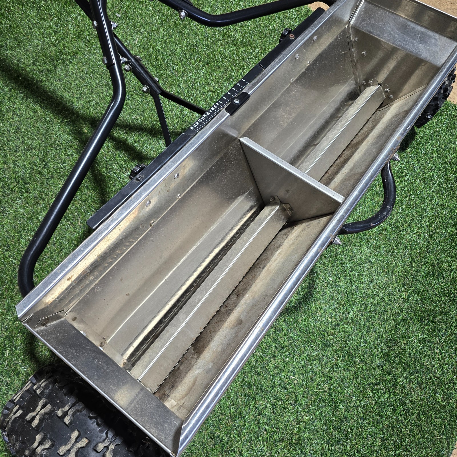 Meyer Walk Behind Hotshot-100 Drop Spreader