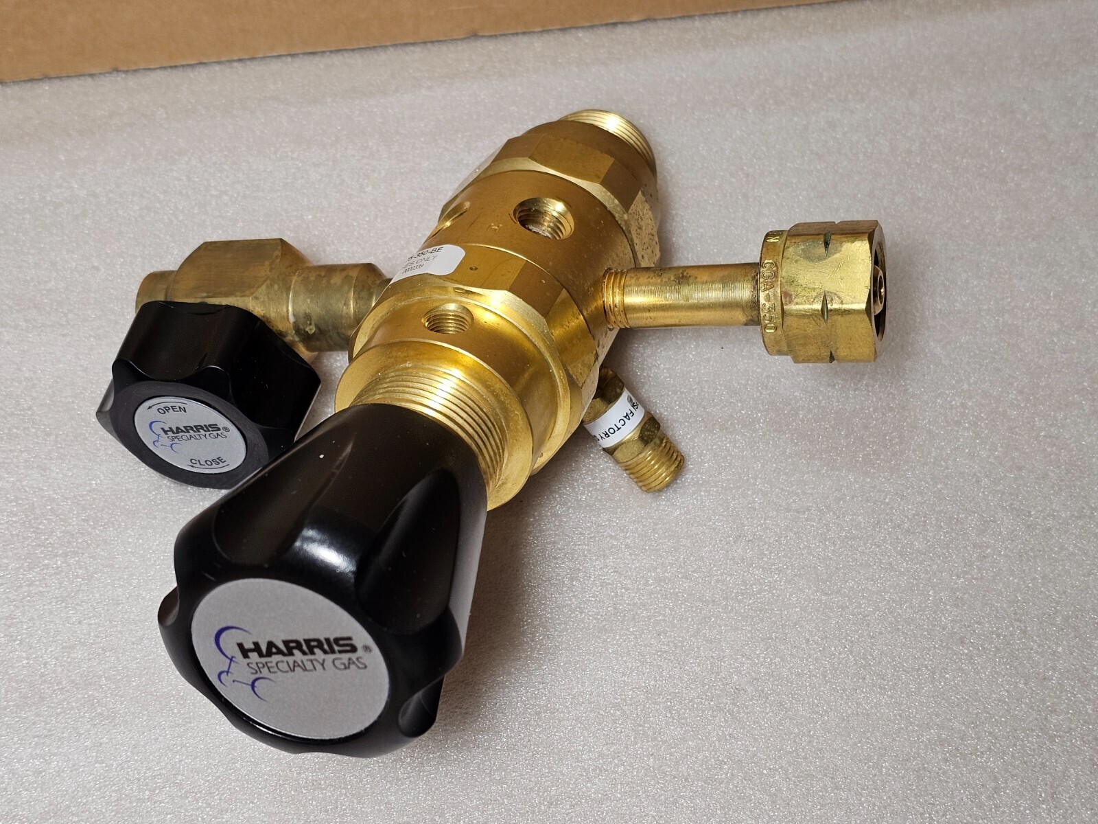 Harris KH1134, HP722-125-350-BE High Purity Brass Barstock Gas Regulator GGA-350