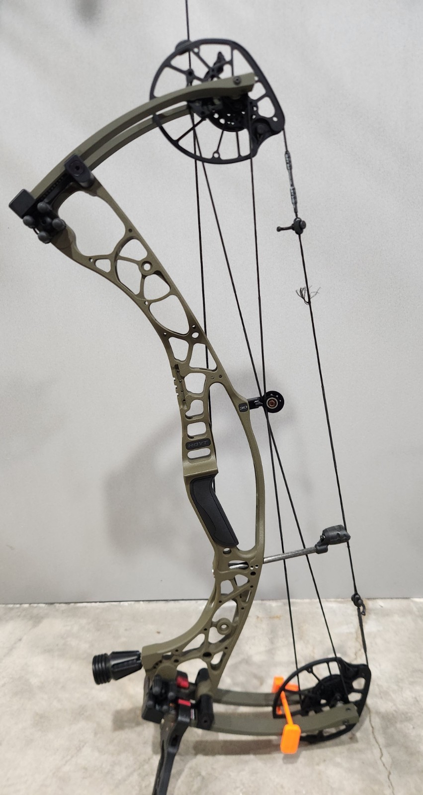 New Hoyt Alpha X 30 Wilderness 60-70# 25" - 30" Right Hand