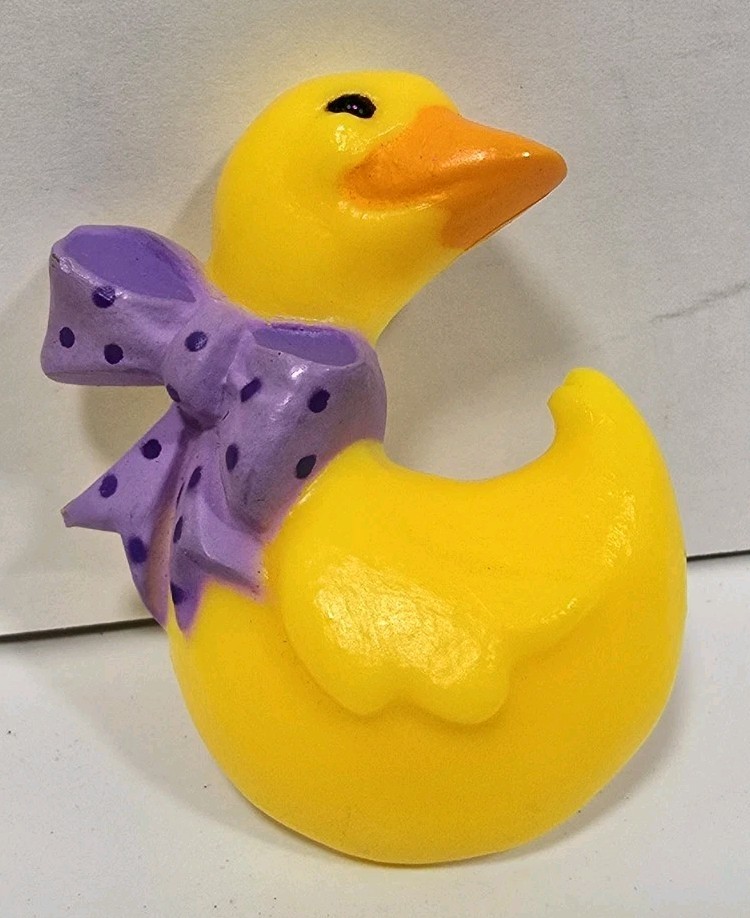 Rare 1985 Hallmark Easter Yellow Duck w BOW Holiday Brooch Pinback Collectible