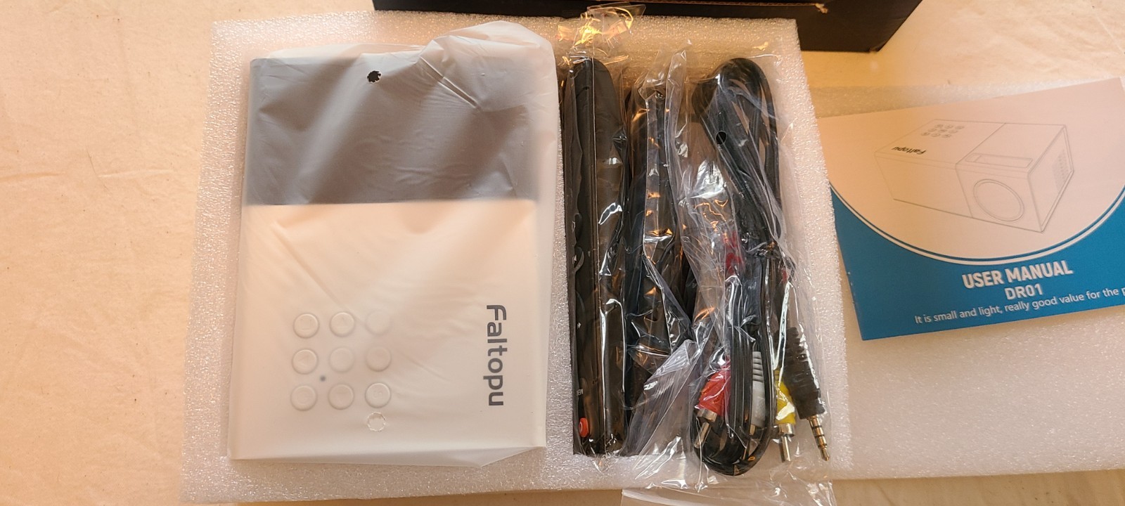 Faltopu Mini HDMI WiFi Projector Bundle DR01 New in Box