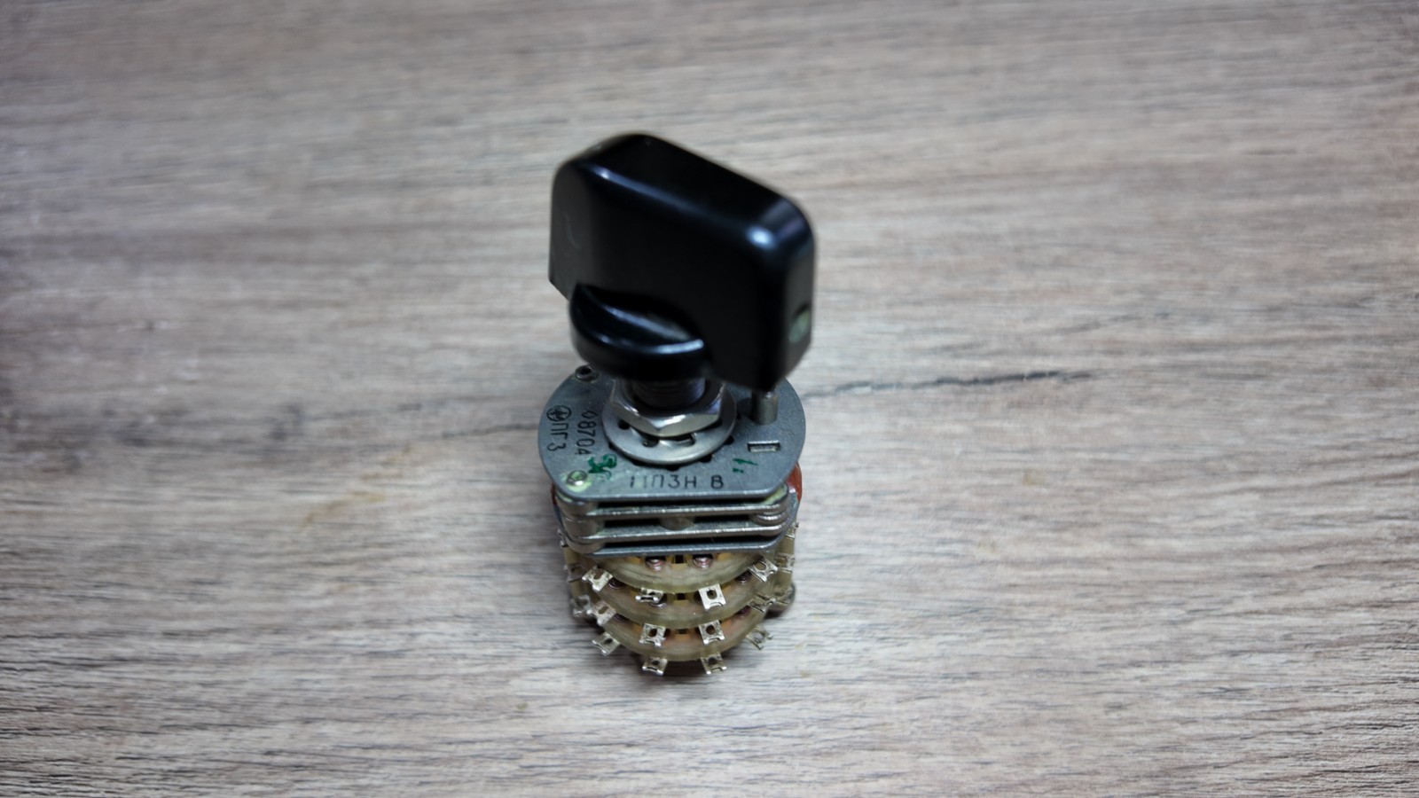 Rotary Switch PG3 with knob 3 pole 11 positions. NOS. Lot of 1.