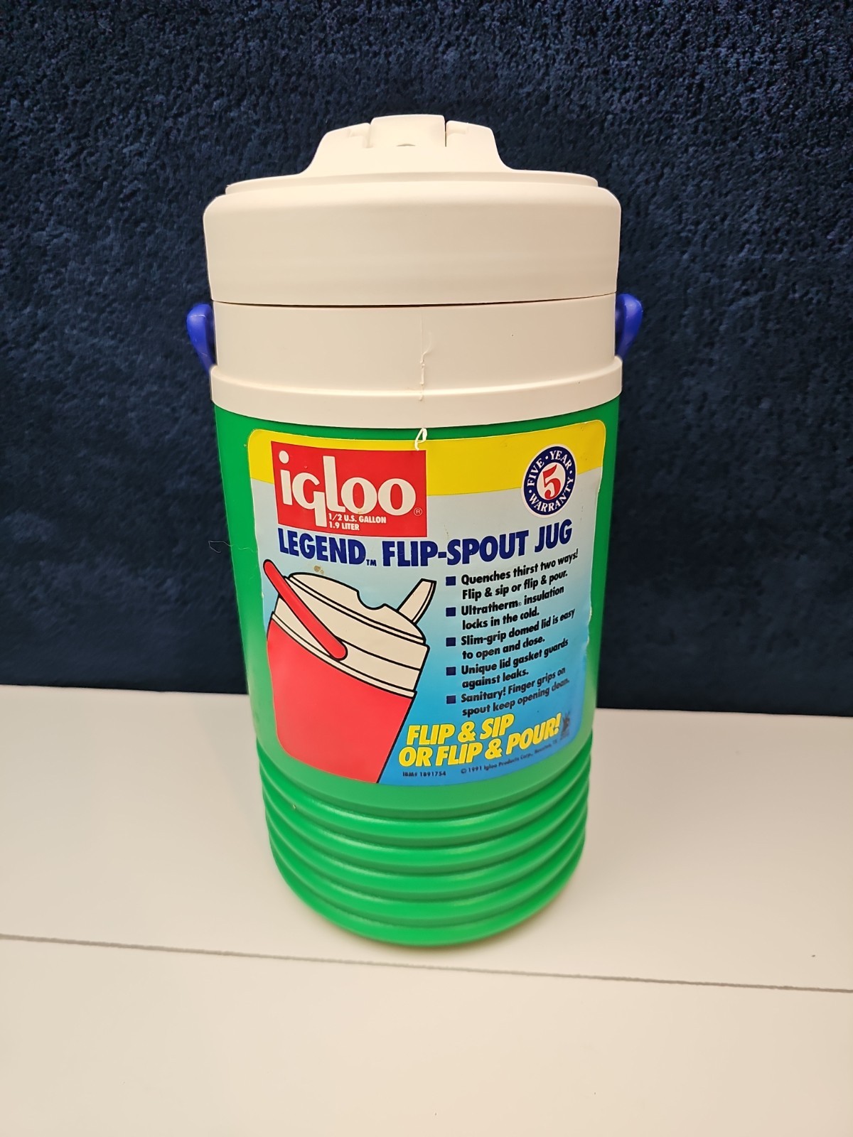 VINTAGE igloo New Old Stock 1/2 Gallon Green White Blue Handled 1991 Flip Spout