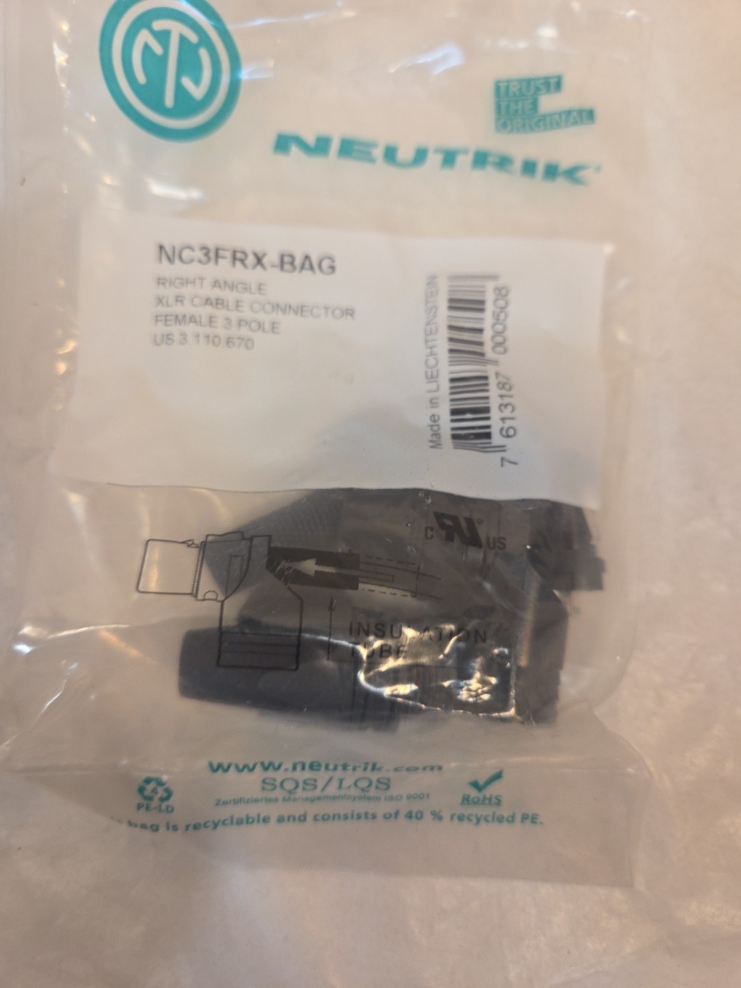 NEUTRIK NC3FRX-BAG 3-Pin Right Angle XLR Female Cable Mnt - Black/Silver
