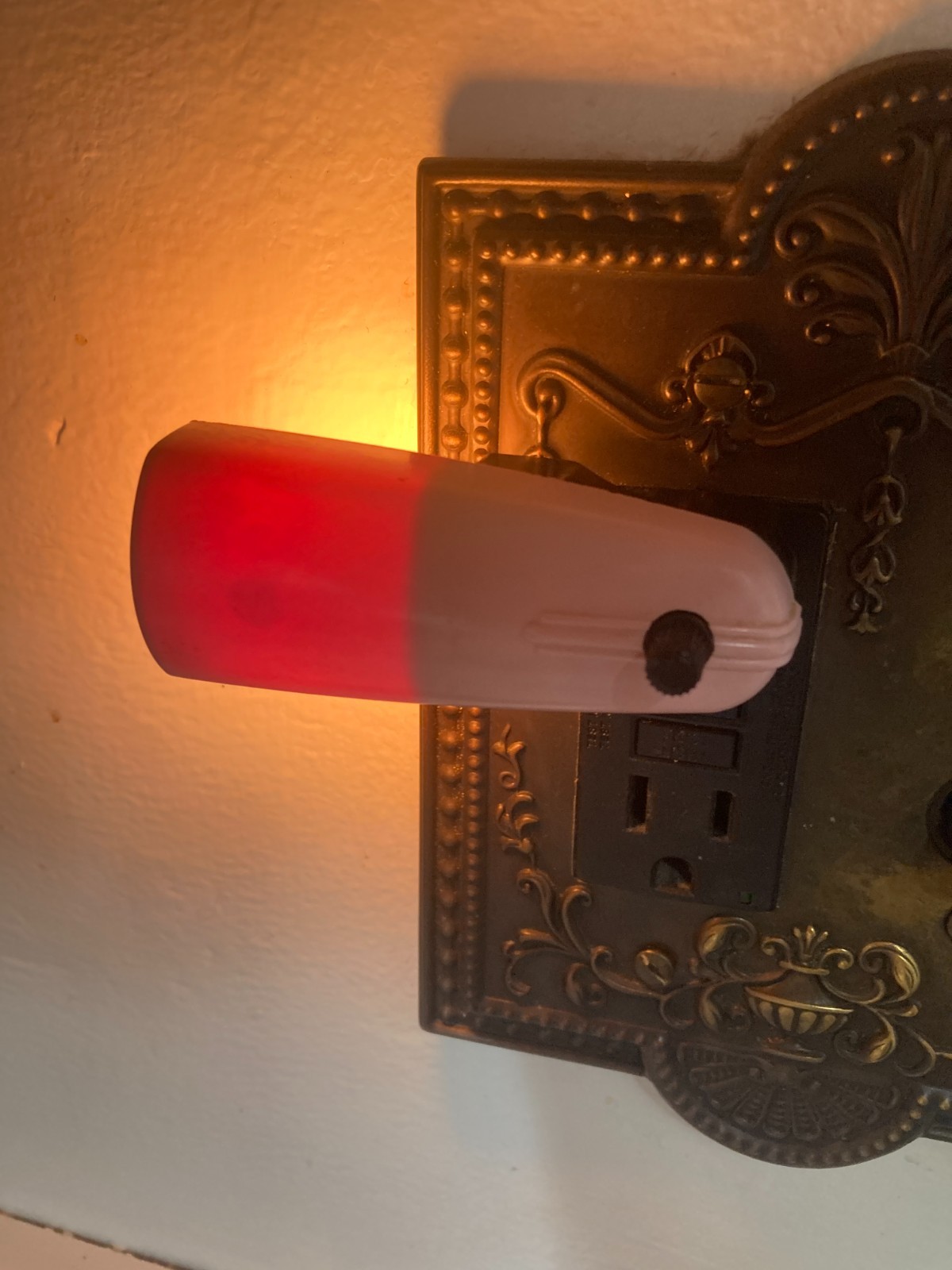 Vintage Art Deco Wall Mount Pink plug in night light unique horizontal position