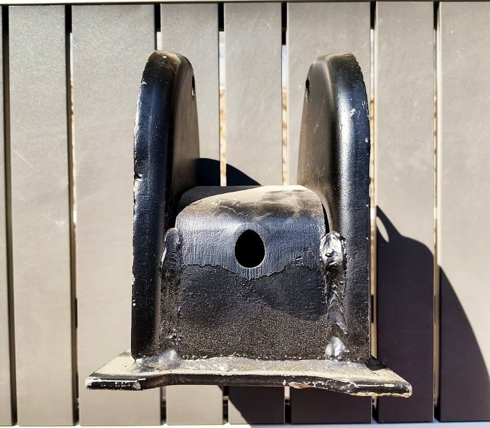 M82980 HANGER-REAR HUTCH