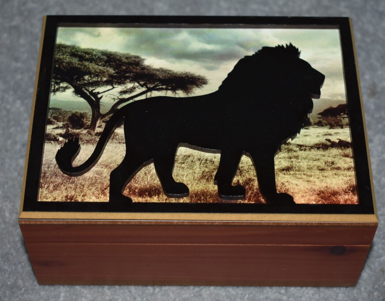#4852 3D LASER CUT LION KEEPSAKE JEWELRY  WOOD CEDAR PICTURE TOP BOX
