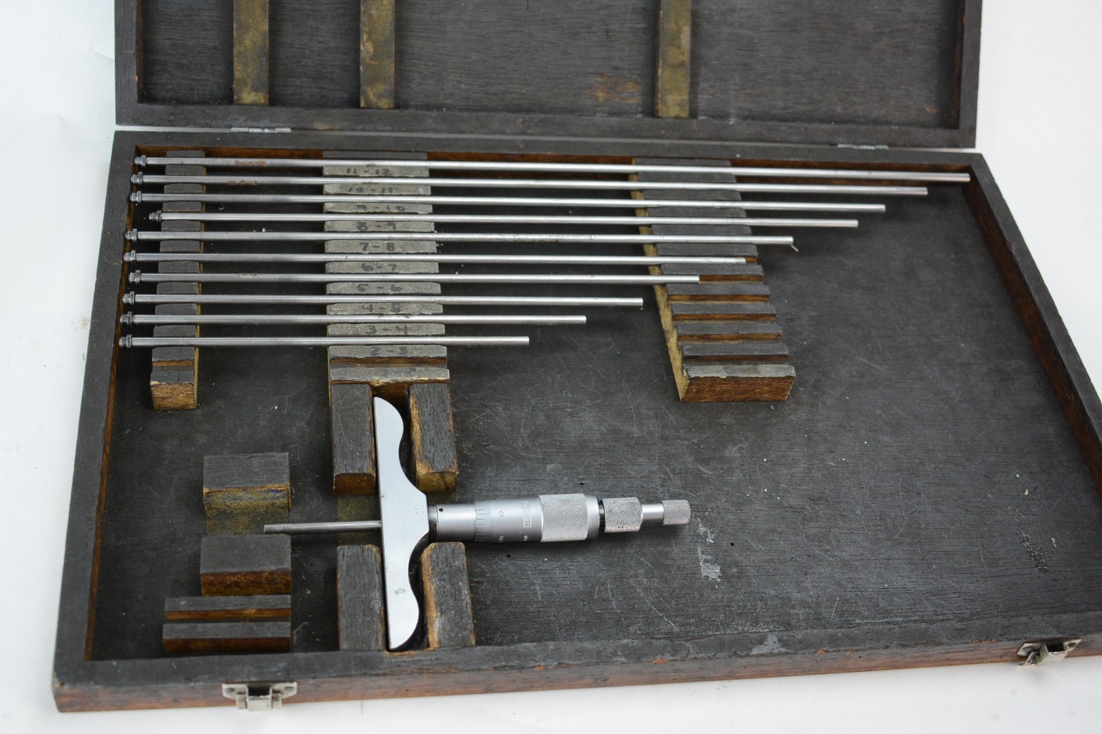 FOWLER 1 - 12" DEPTH MICROMETER .001 " Wooden Box 52-225-035   0-12"