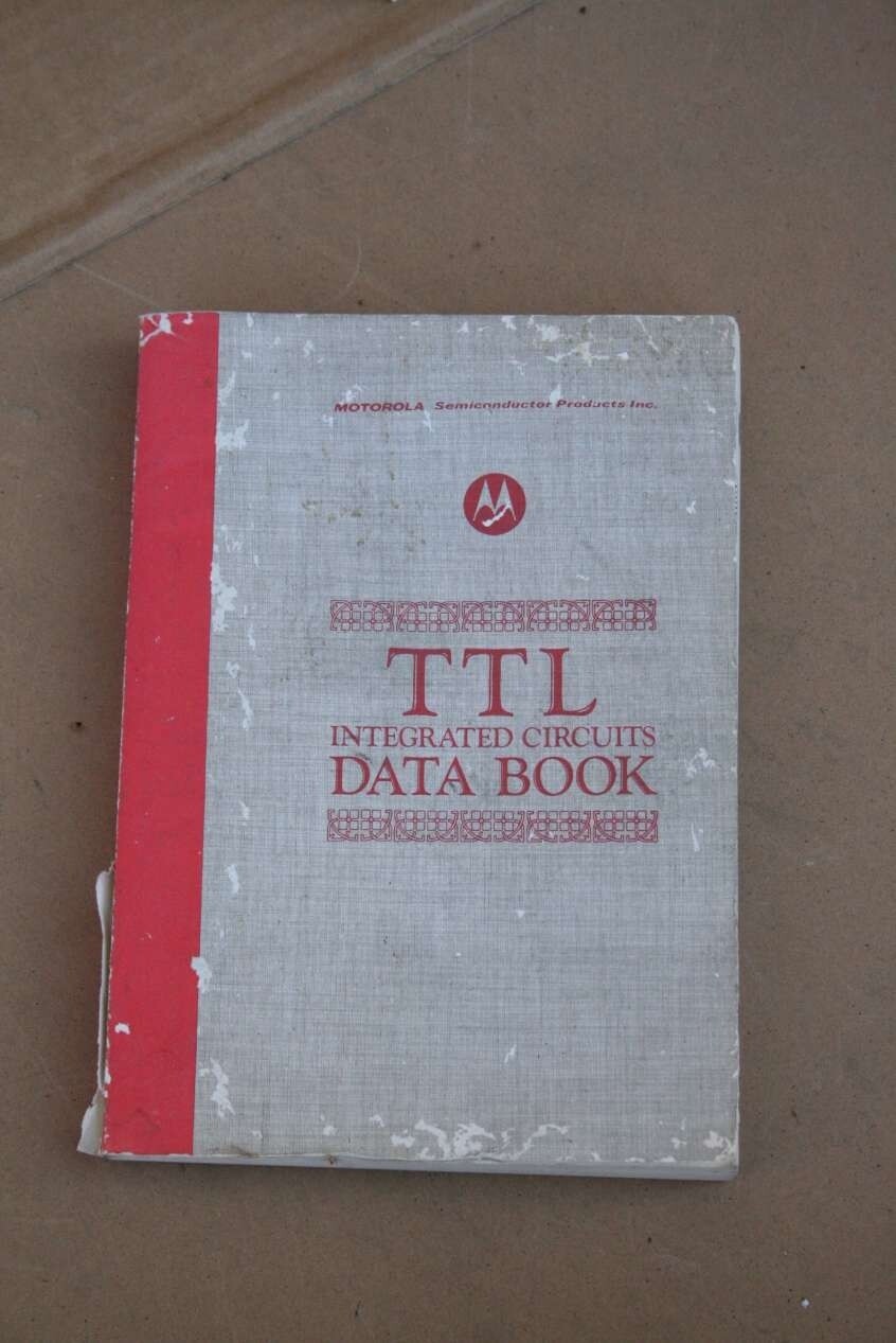 Motorola TTL Integrated Circuits IC's Datasheet manual 1971 Manual book 1st ed.