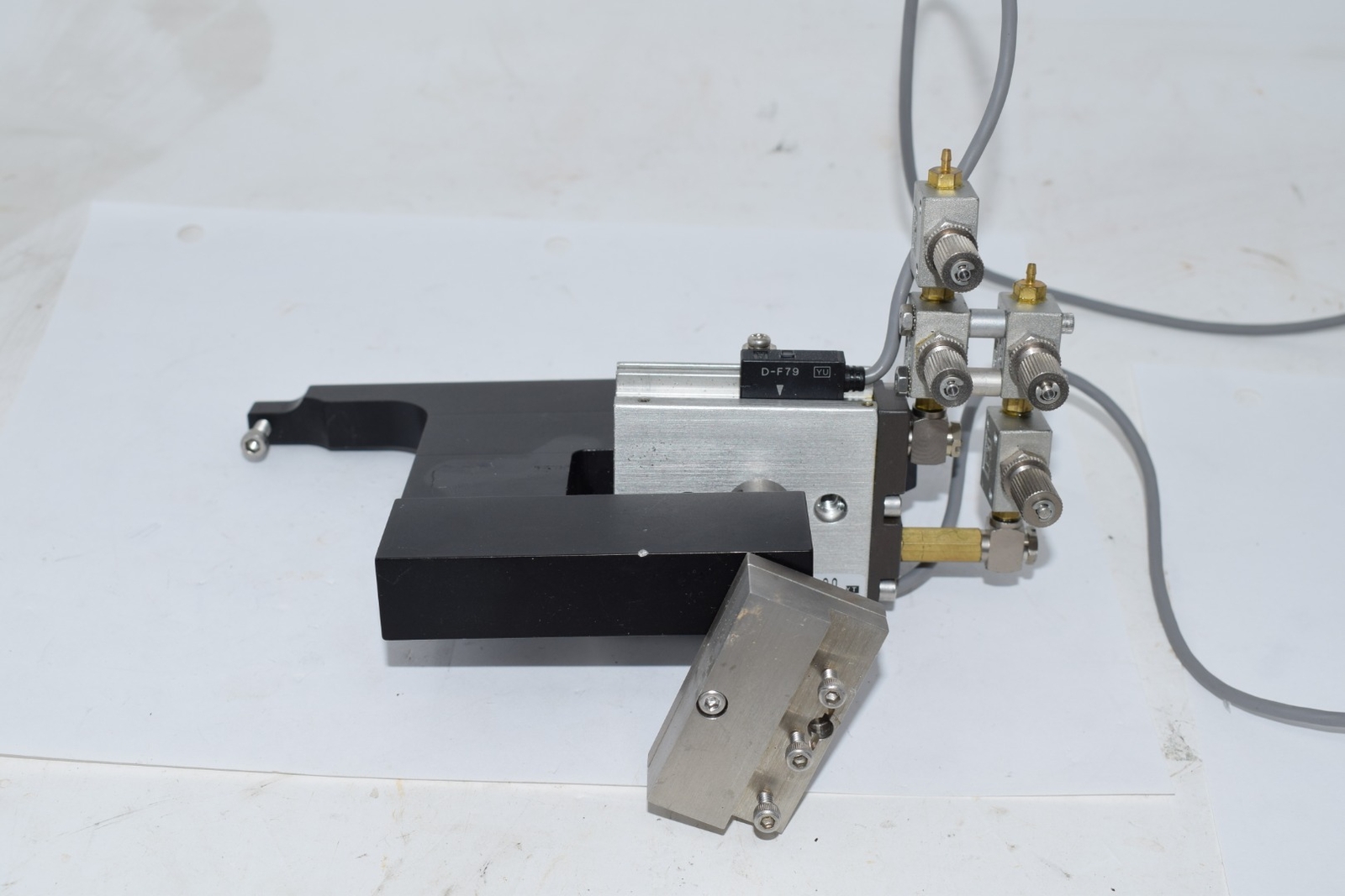 SMC NCDRQBW15-90 NCRQ ROTARY ACTUATOR 0.7 MPa Fittings Block