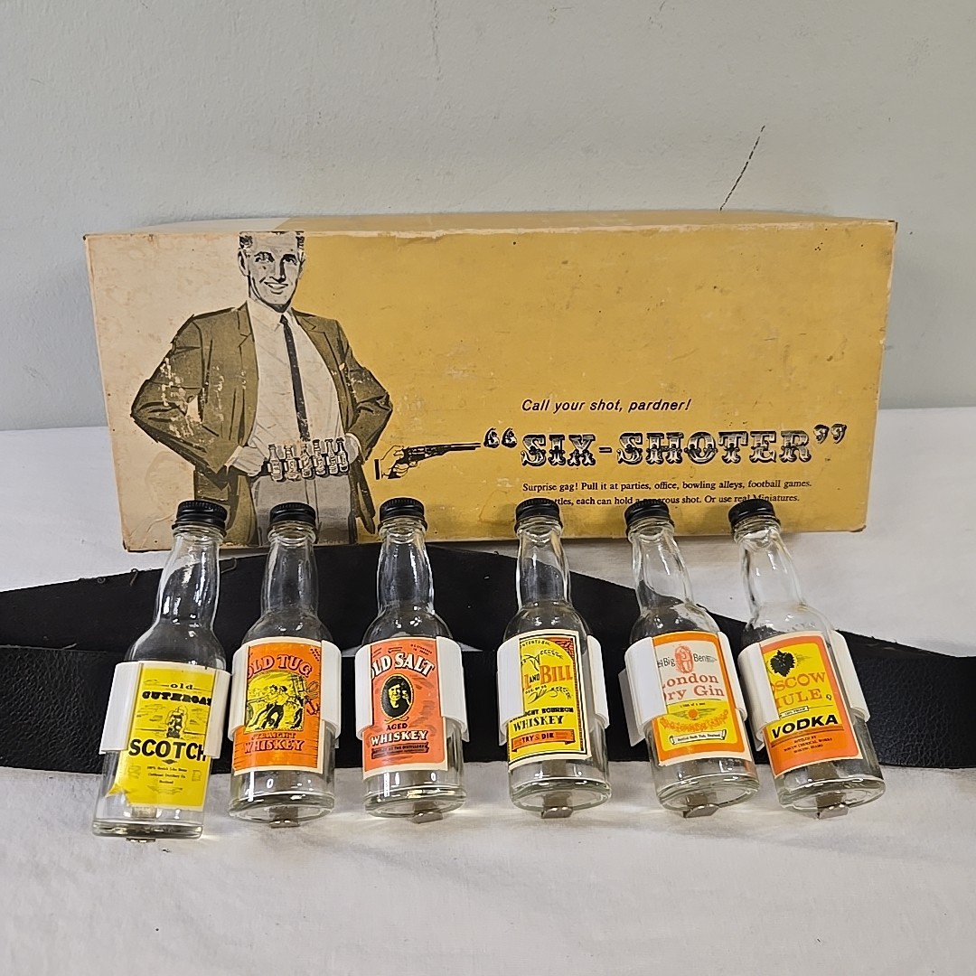 Vintage Shot Bottle Holster Belt With Mini Bottles Party Gag Six-Shoter