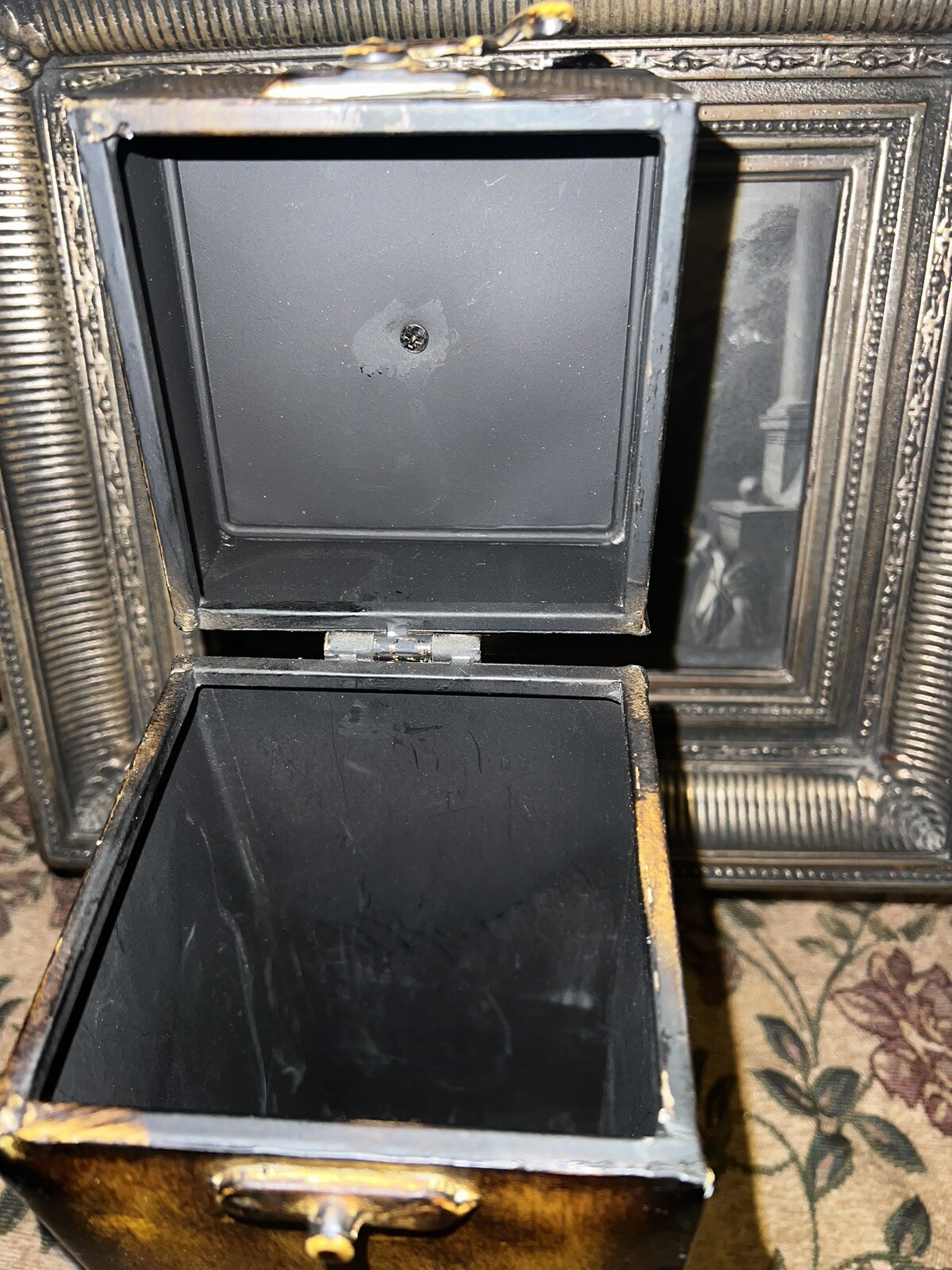 Vintage Brown Box Fleur-De-Lis Hinged