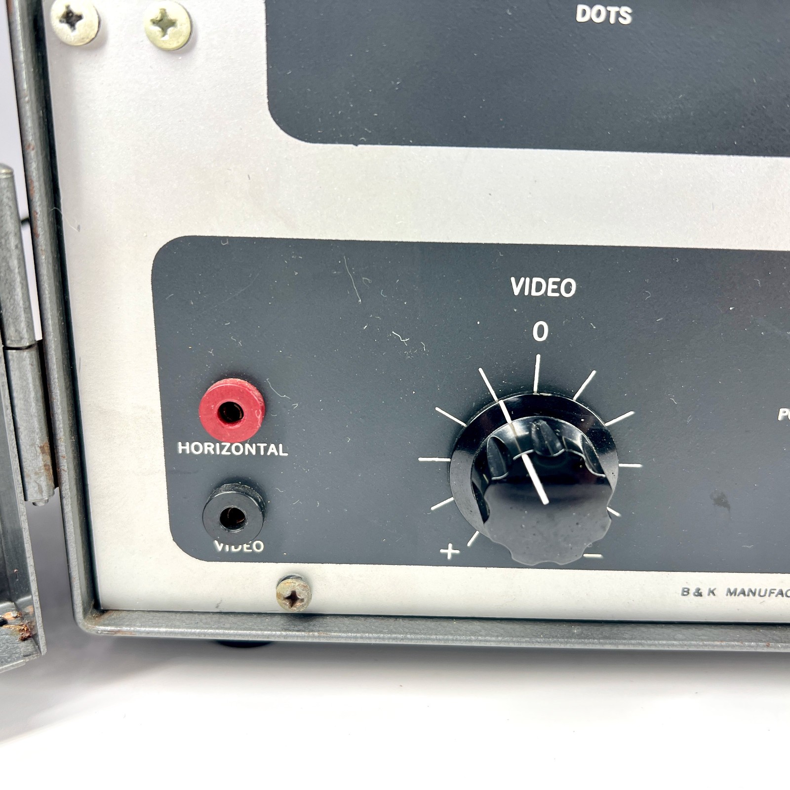 B&K Model 850 Color Analyst CRT TV Test Equipment - Powers On - READ BELOW