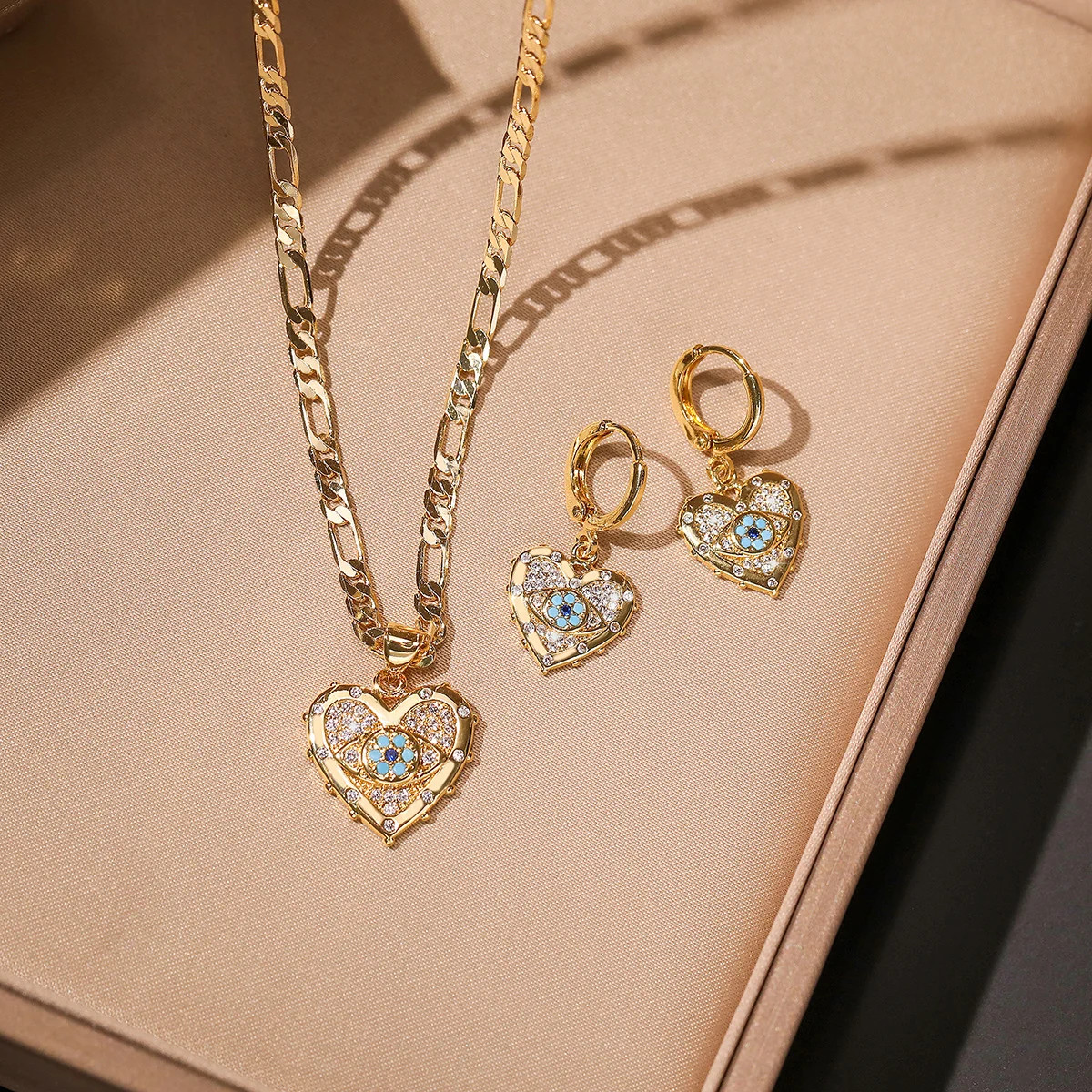 Fashion Jewelry Personality Copper Plated Real Gold Heart-shaped Zircon Pendant