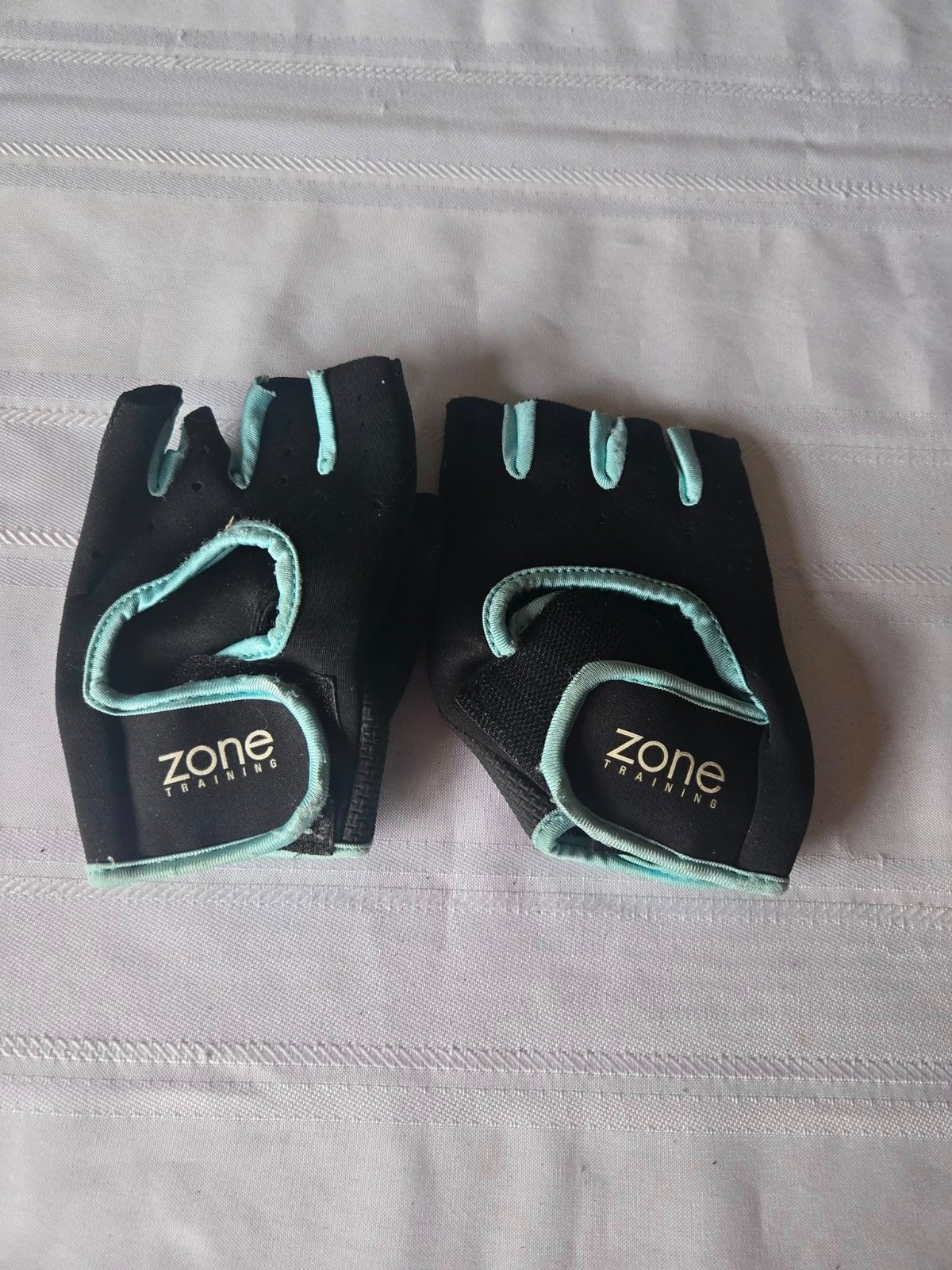 Size X-Large Zone Women's Black & Teal Padded Palm Short Finger Fitness Gloves