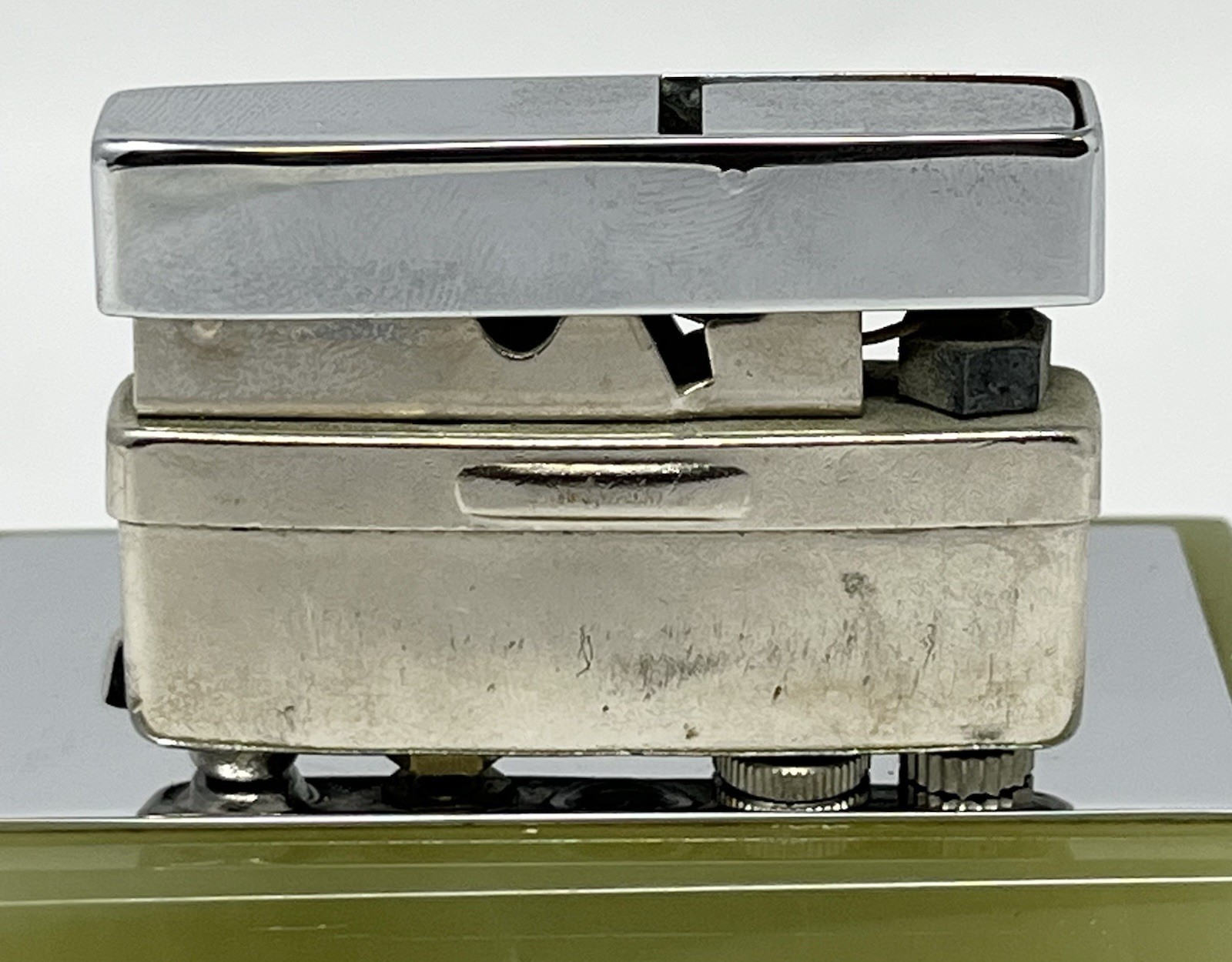 Consul Onyx Desktop Lighter