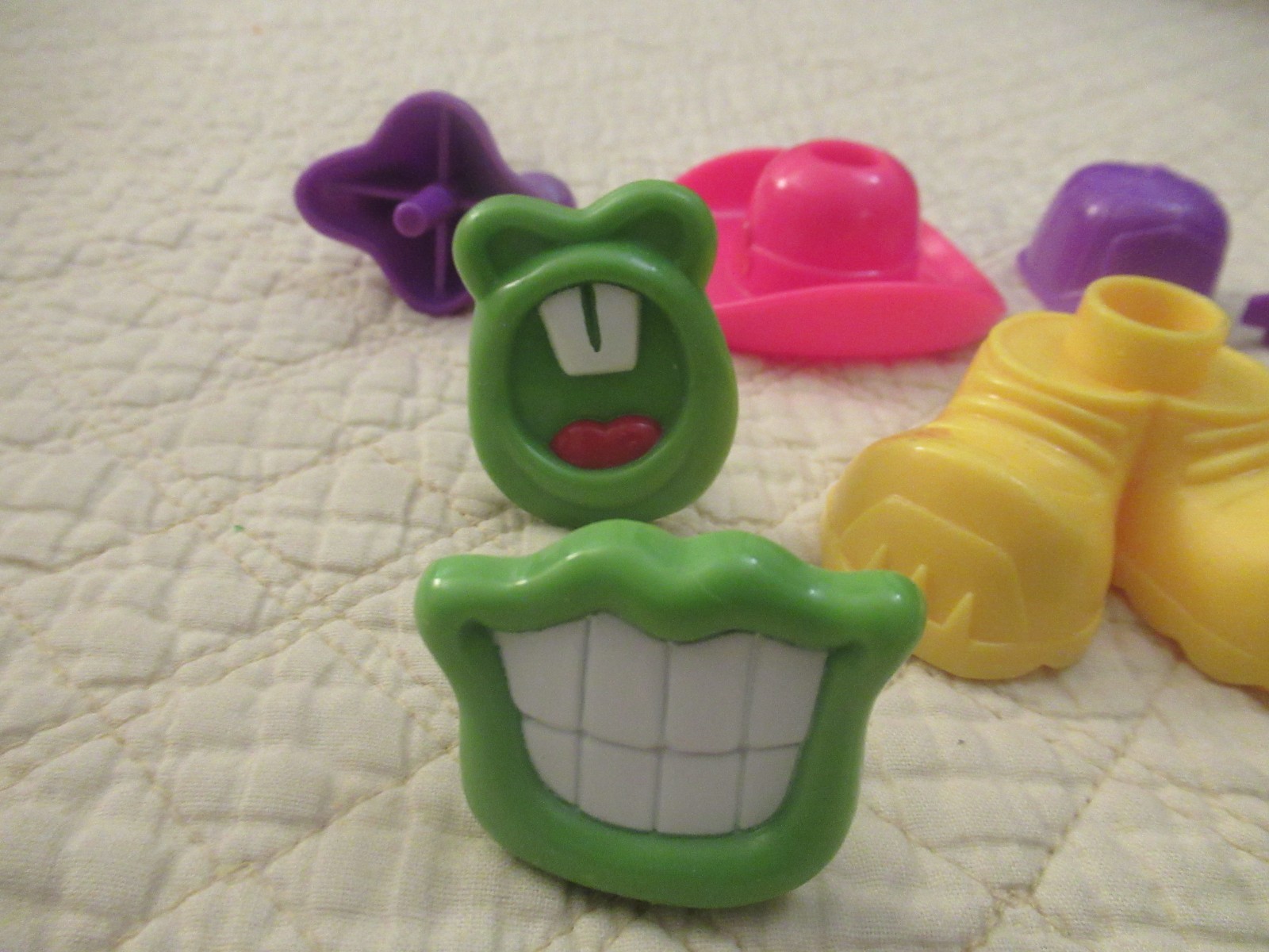 Play-Doh Create-a-Face Character Accessories Set (13 Pieces)