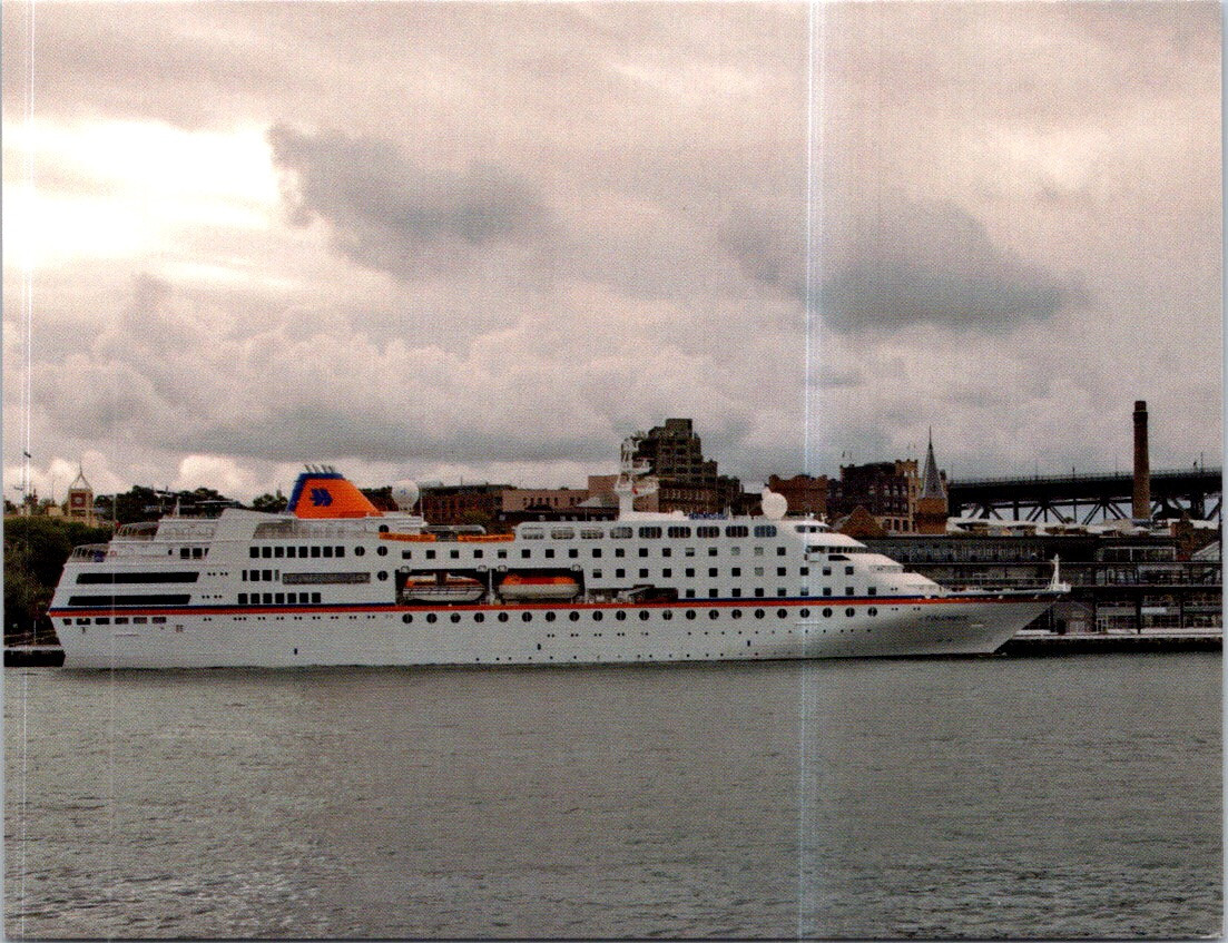 (999) 27-5-2025 - PICS postcard - Cruise Ship / Paquebot - Colombus