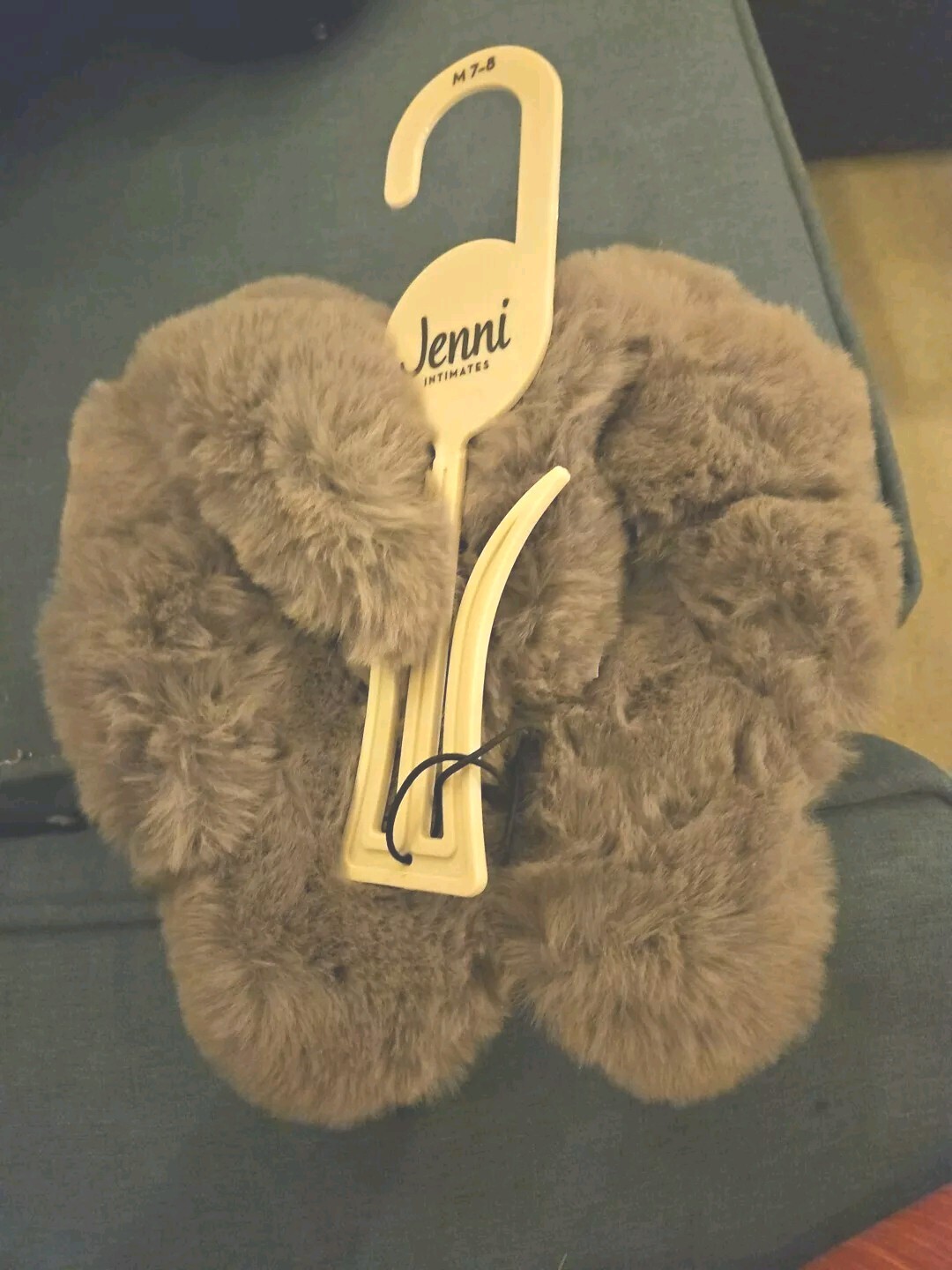 New JENNI Women's Faux-Fur Solid Crossband Slippers Size Med 7-8 Grey