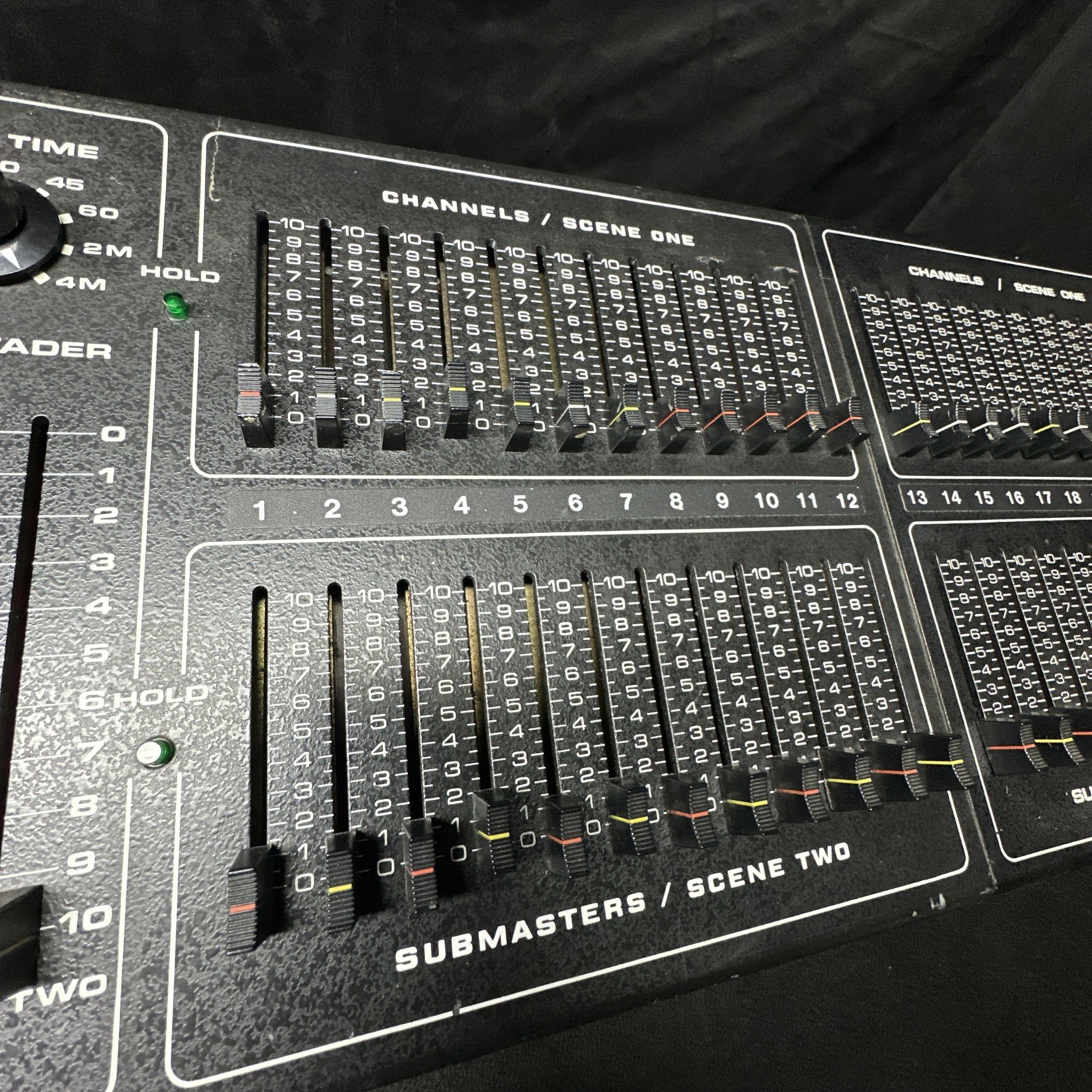 strand lighting mantrix 2s control console 24 channel [4*F-0]