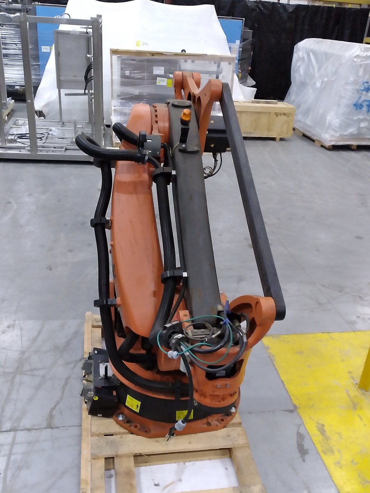 Kuka KR 180-2PA Heavy‑Payload, 6‑axis Industrial Articulated Robot 1
