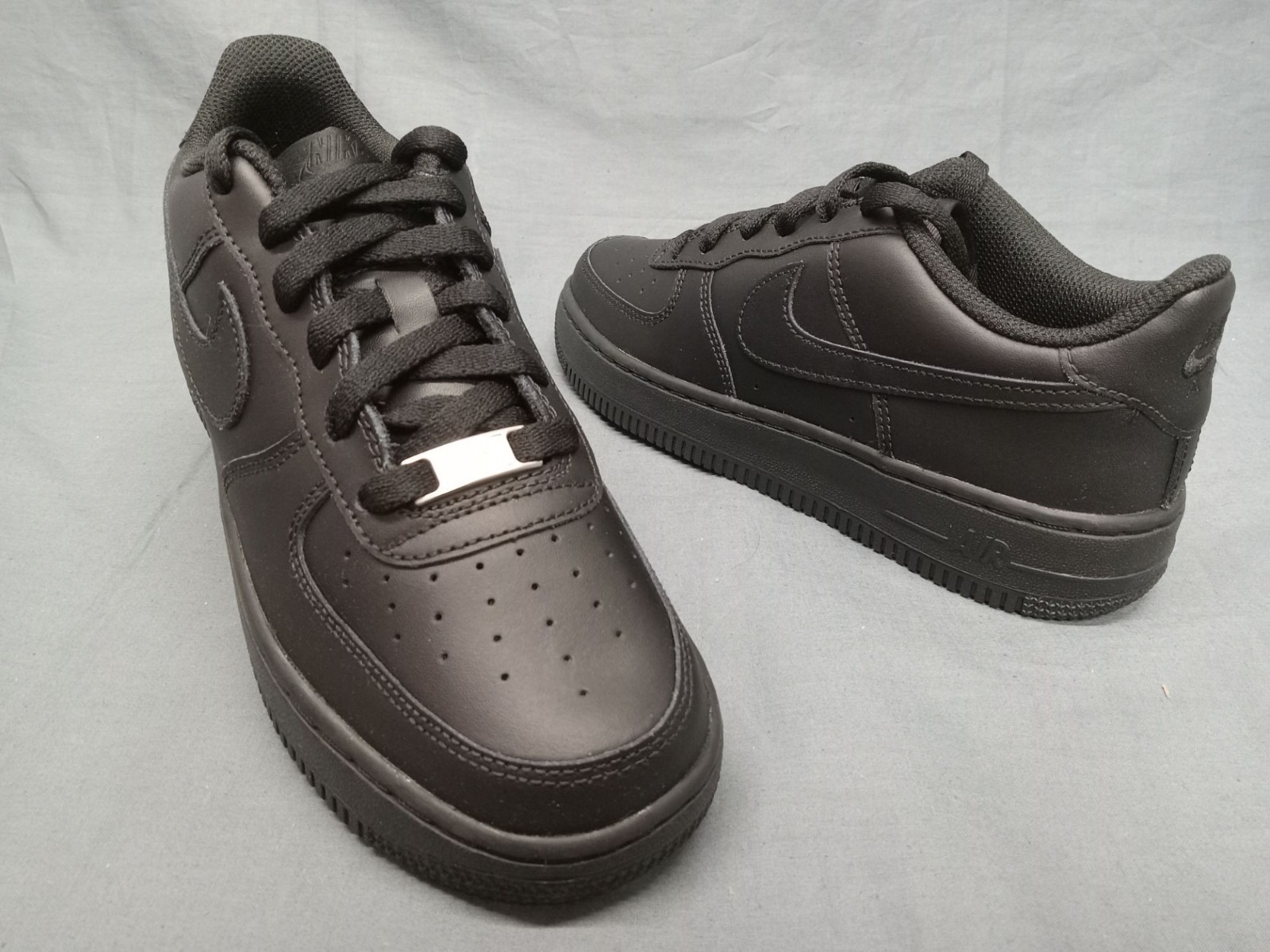 Nike Air Force 1 LE (GS) Sneakers Triple Black Boys Size 6 NEW NO BOX!