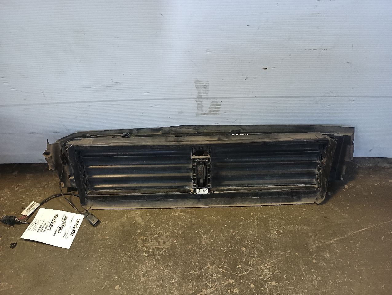 Active Air Shutter Grill from 2015 VW Volkswagen Jetta 1.8L Turbo 11863141