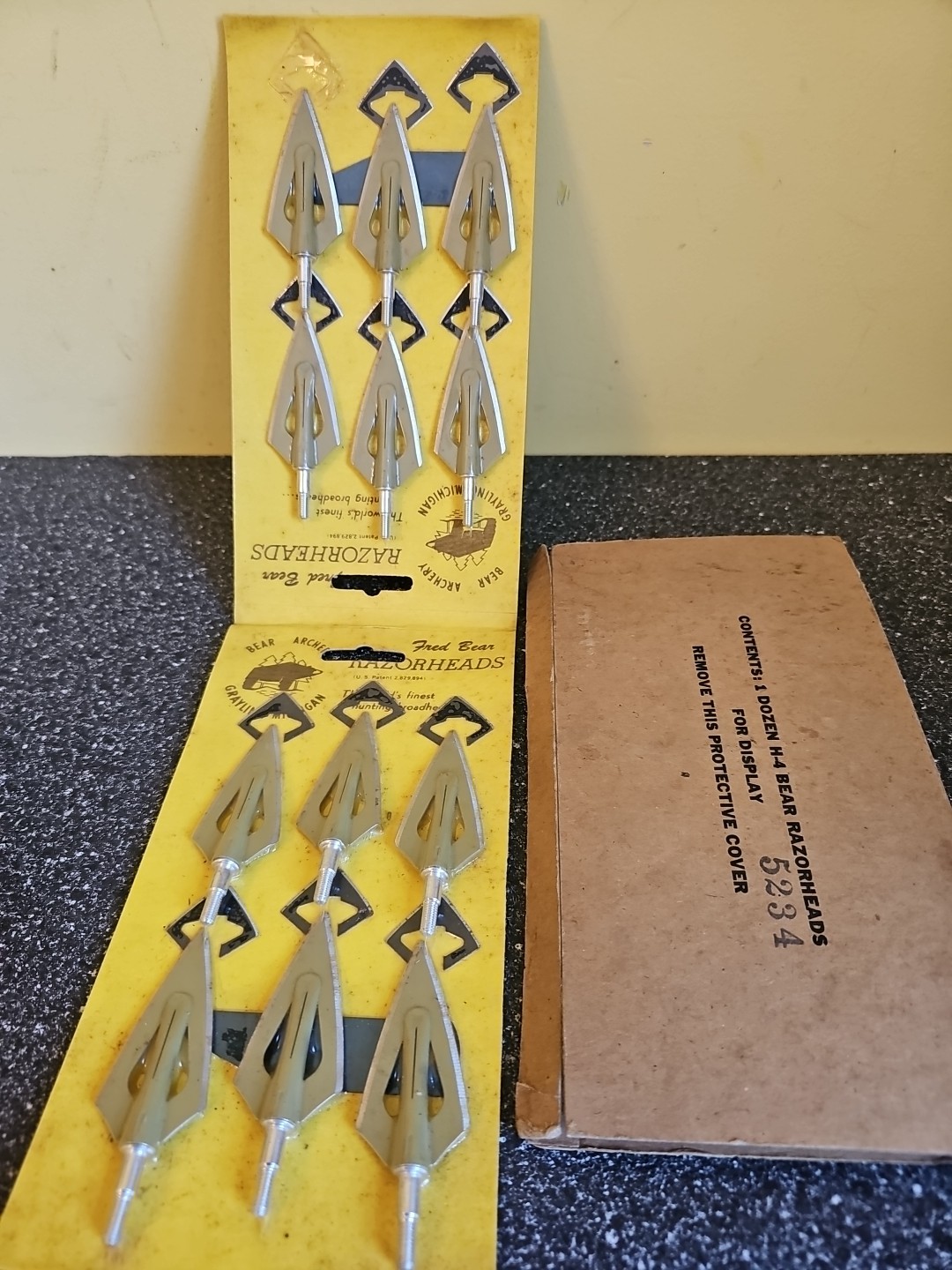 Fred Bear Archery 12 Razorheads Broadheads NOS New On Original Card