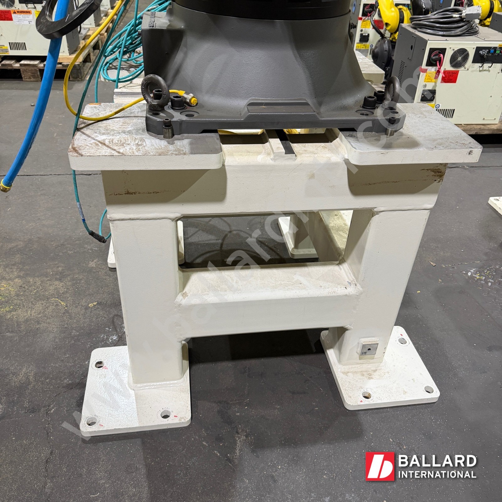 FANUC R-2000 & M-900 Series Robot Riser Pedestal w/ M24 Bolt Holes: 800mm - USED