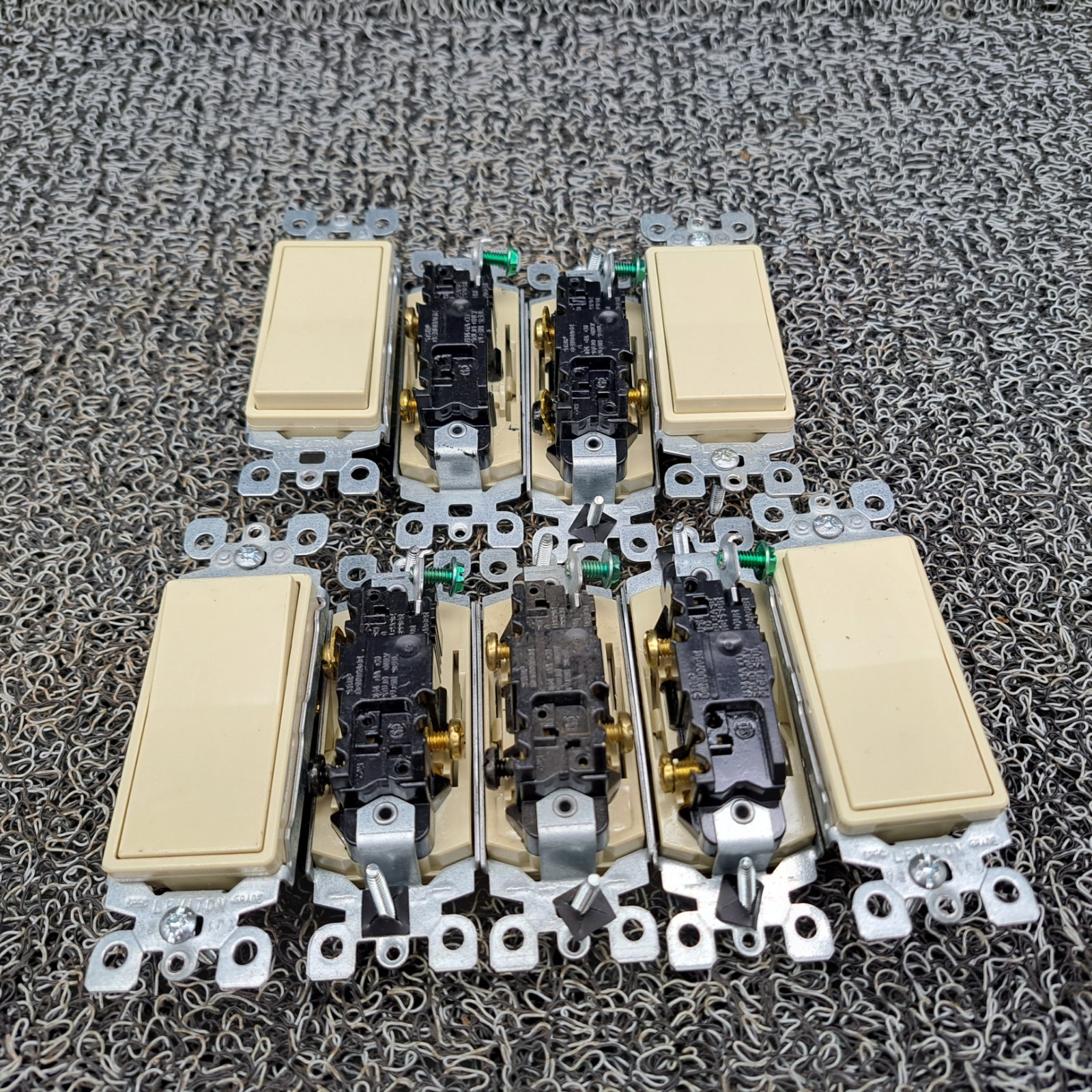 Eagle 3-Way Ivory Decorator Switch 15A-120V 277VAC (9)