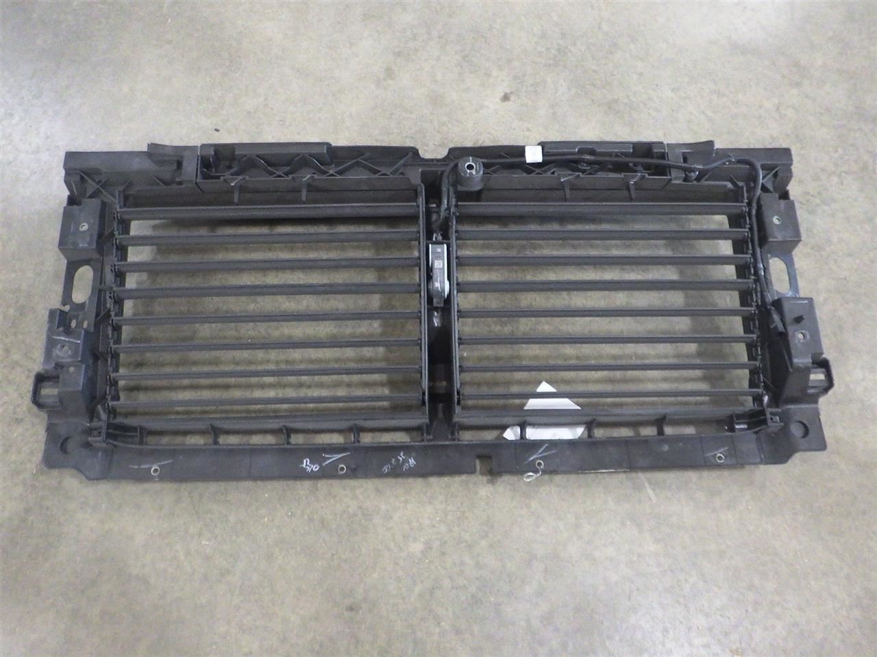 2026 Sierra 1500 SLT 5.3L Upper Air Shutter