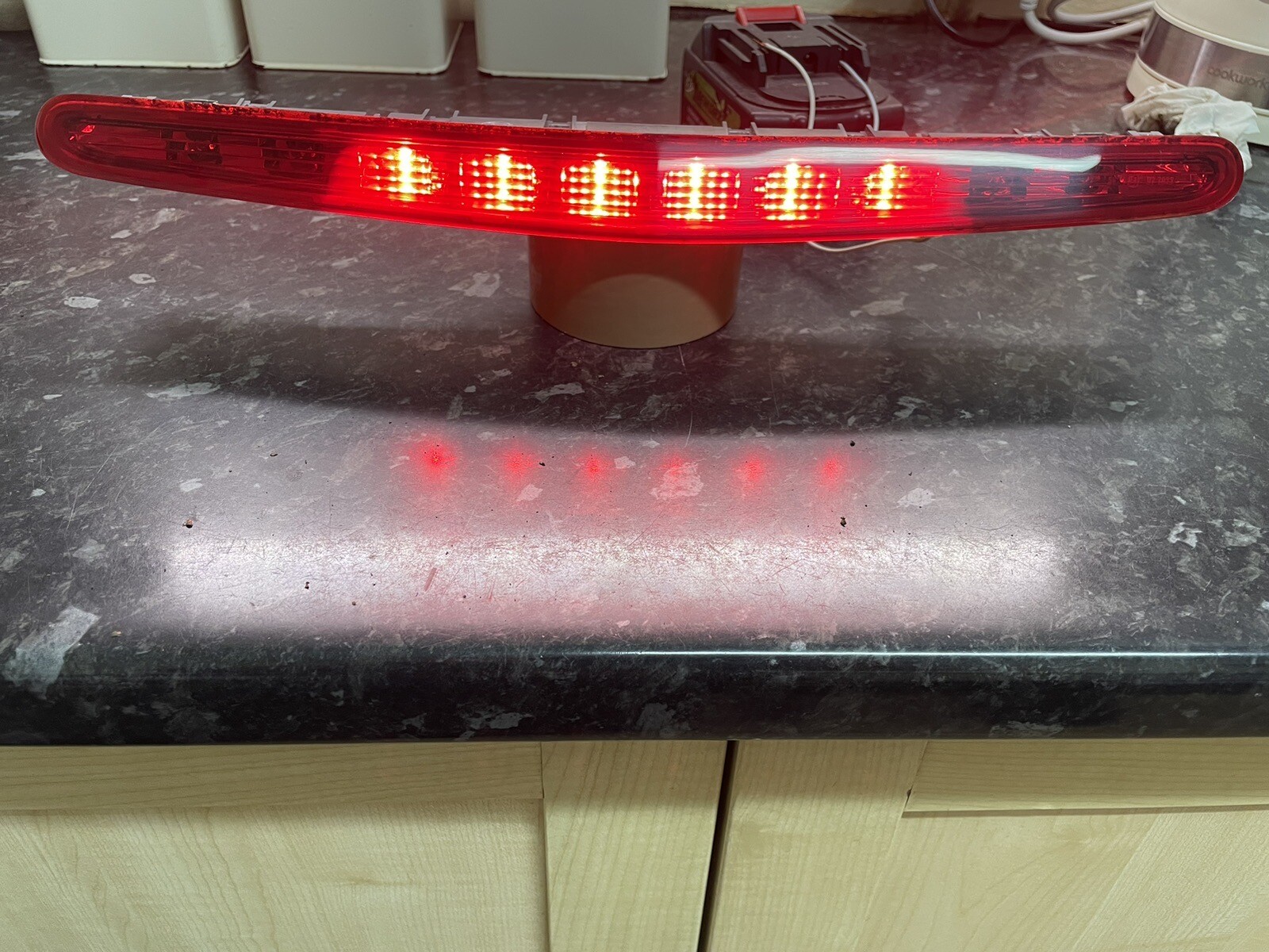 VAUXHALL ASTRA H MK5 TWINTOP REAR BOOT LID CENTRE 3RD BRAKE LIGHT YVV44