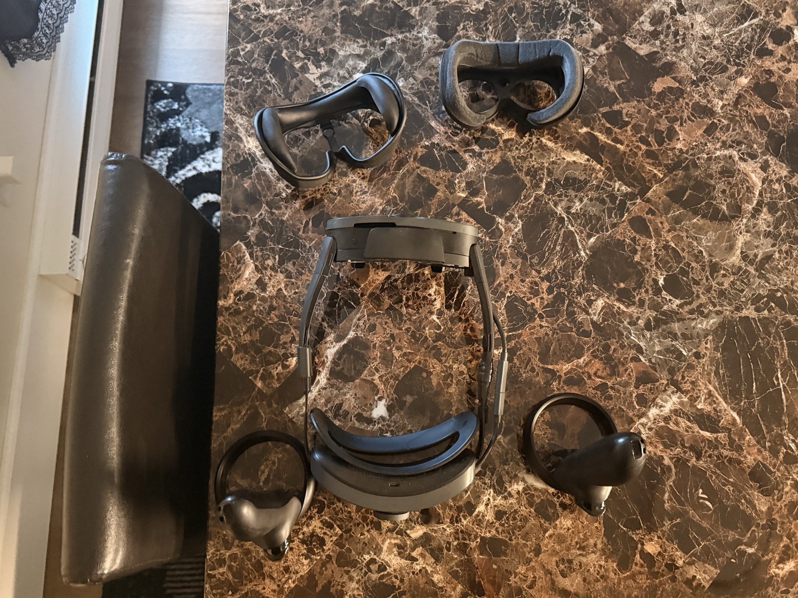 HTC VIVE XR Elite + Rare Full Face Tracker + Extra Face Cushions