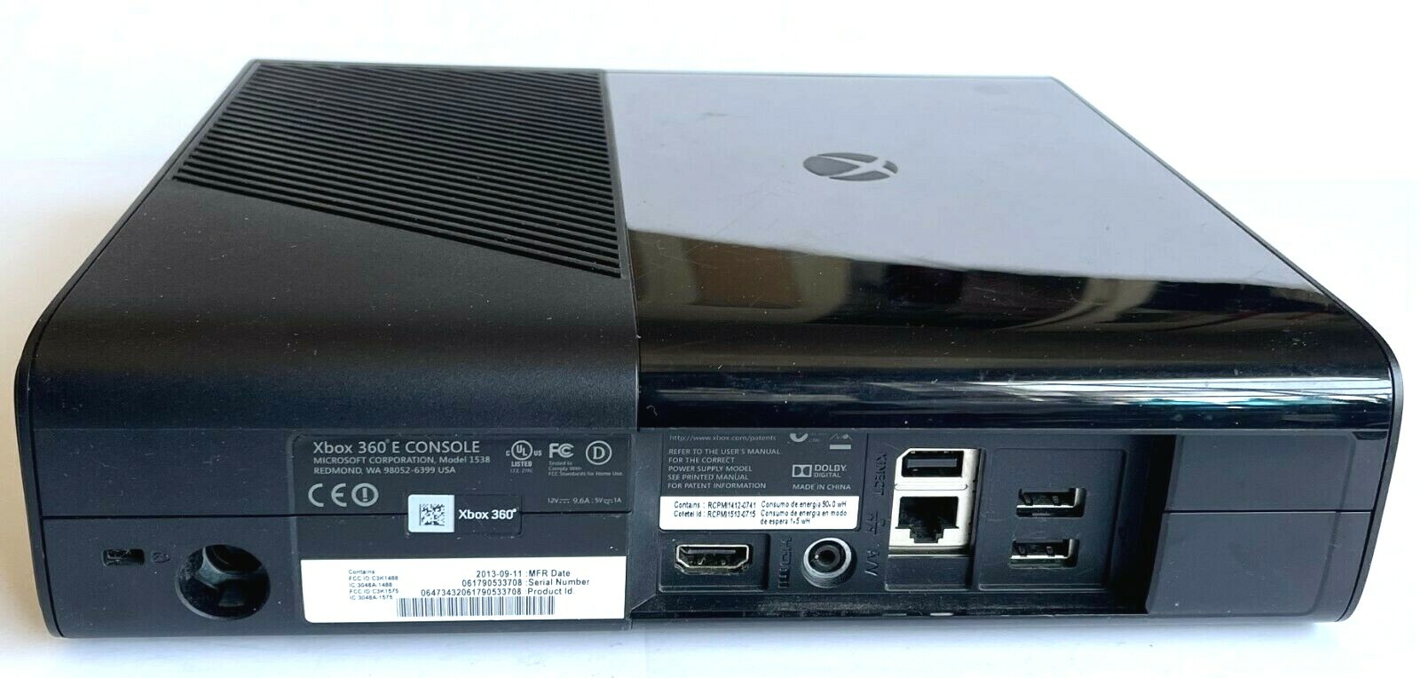XBOX 360 CONSOLE + 2 CONTROLLERS, CHARGER, KINNECT, POWER, HDMI CABLES & 3 GAMES