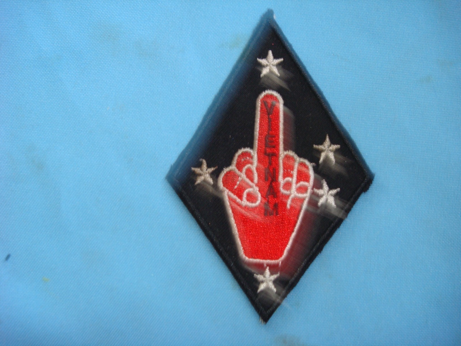 VIETNAM WAR PATCH, US MARINES " MIDDLE FINGER UP " RECON TEAM