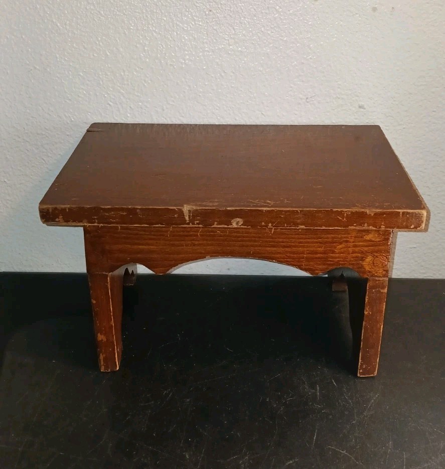 Antique Primitive Wood Cricket Stool  Scalloped Apron Dowel Joint French Country