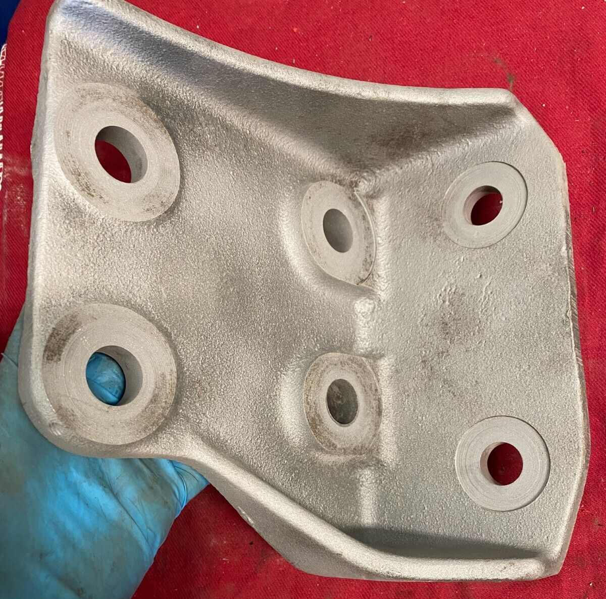 INTERNATIONAL BRACKET,LEFT FRONT ENGINE MOUNT 1668261C2 NAVISTAR