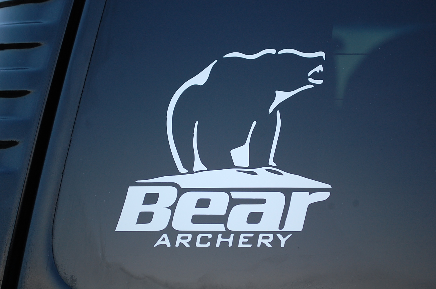 Hunting Sticker Bow Archery Vinyl Decal BEAR Hunt  Truck Car Window (V181)