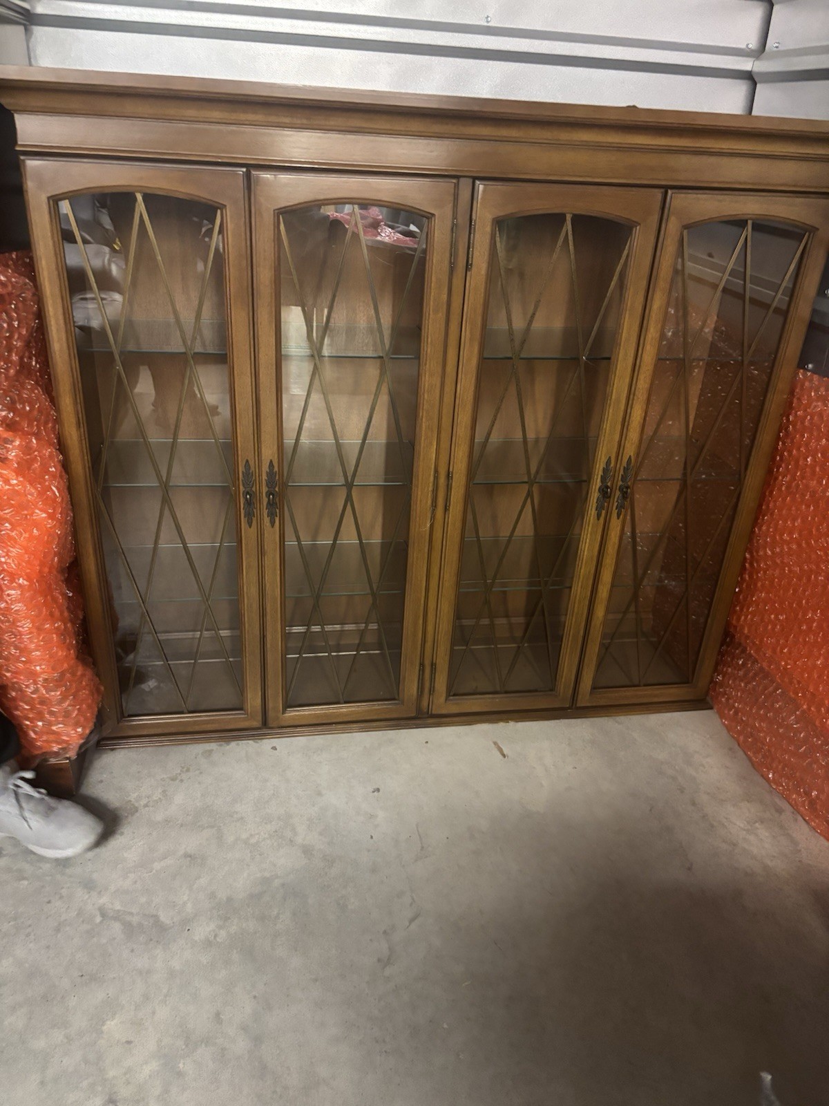 Dining Table - Can Fit A Total Of 6