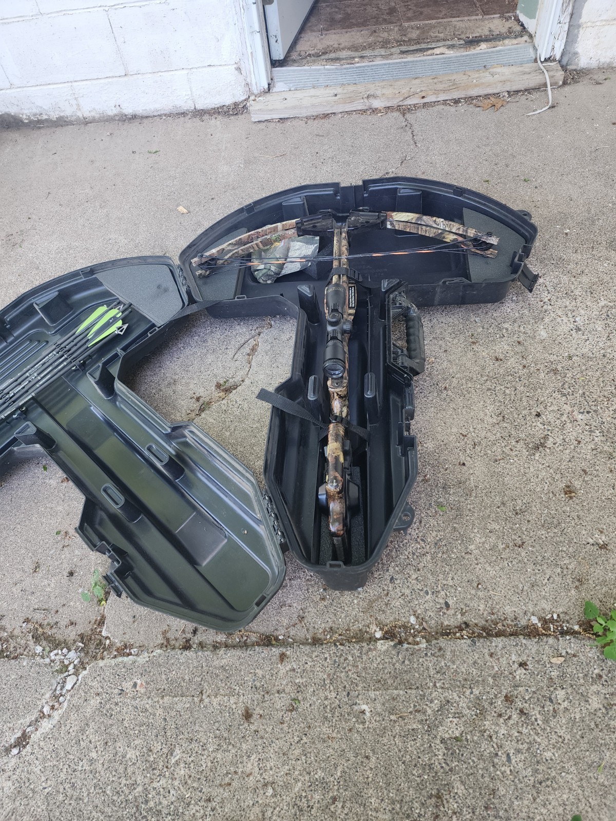 Barnett Invader Camouflage/Black Crossbow w/ Scope & Hard Case