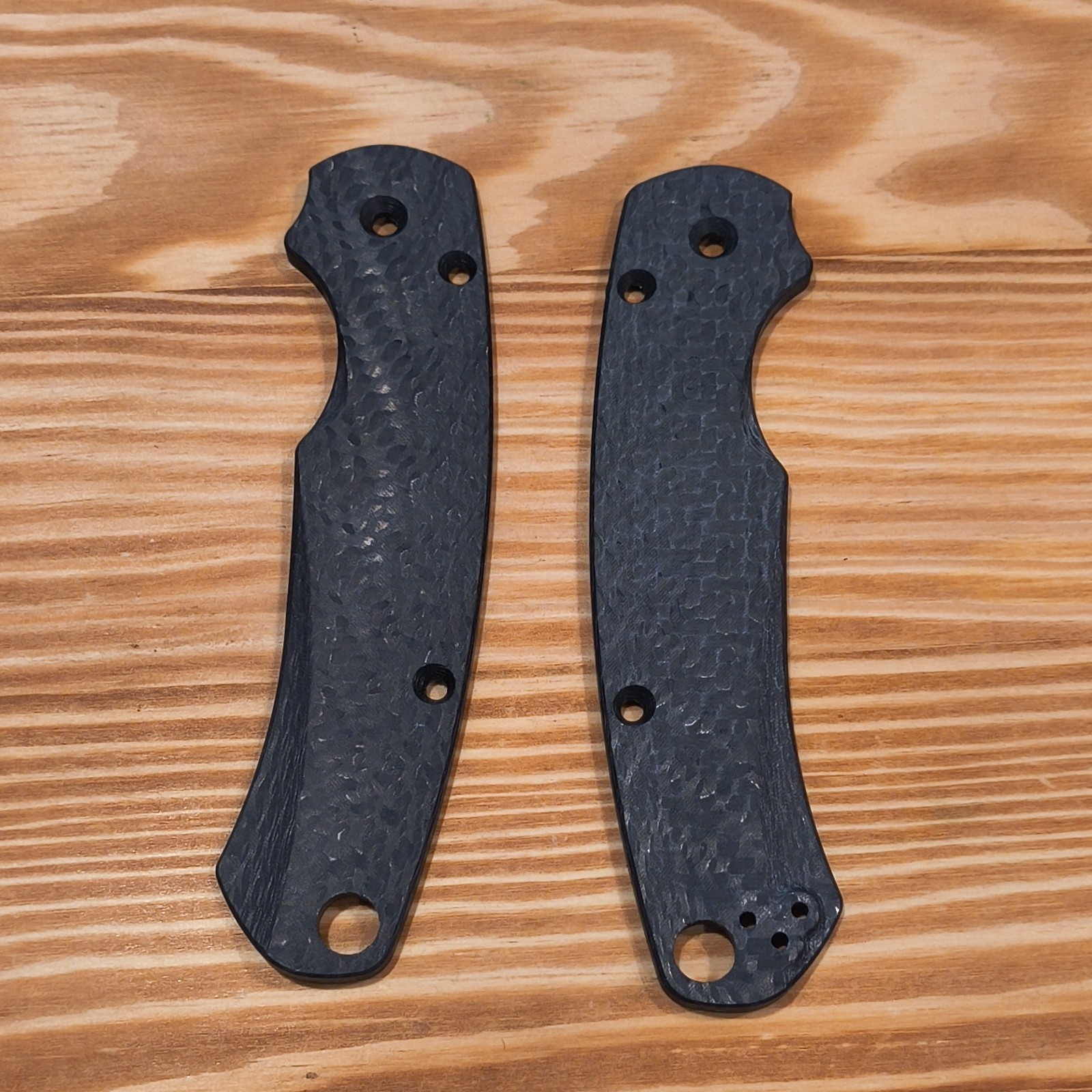 Paramilitary2 Black Carbon Fiber Knife Handle Scales Pair, Handle Scale