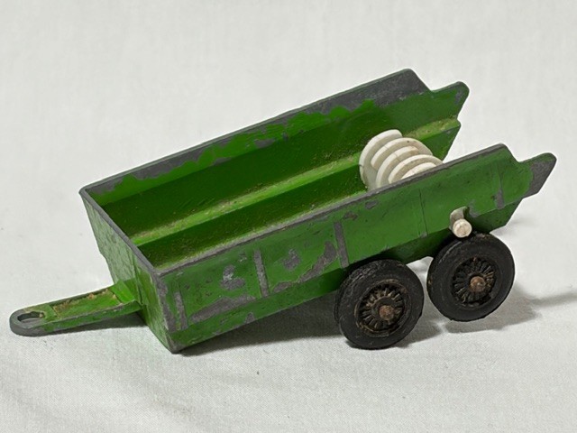 1970 Tootsie Toy Green John Deere Manure Fertilizer Spreader, 1/64